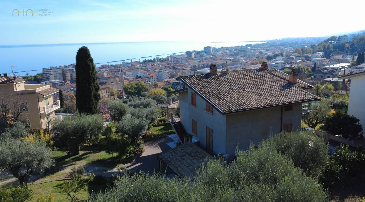 Villa singola in vendita a Grottammare, vecchio incasato del paese alto