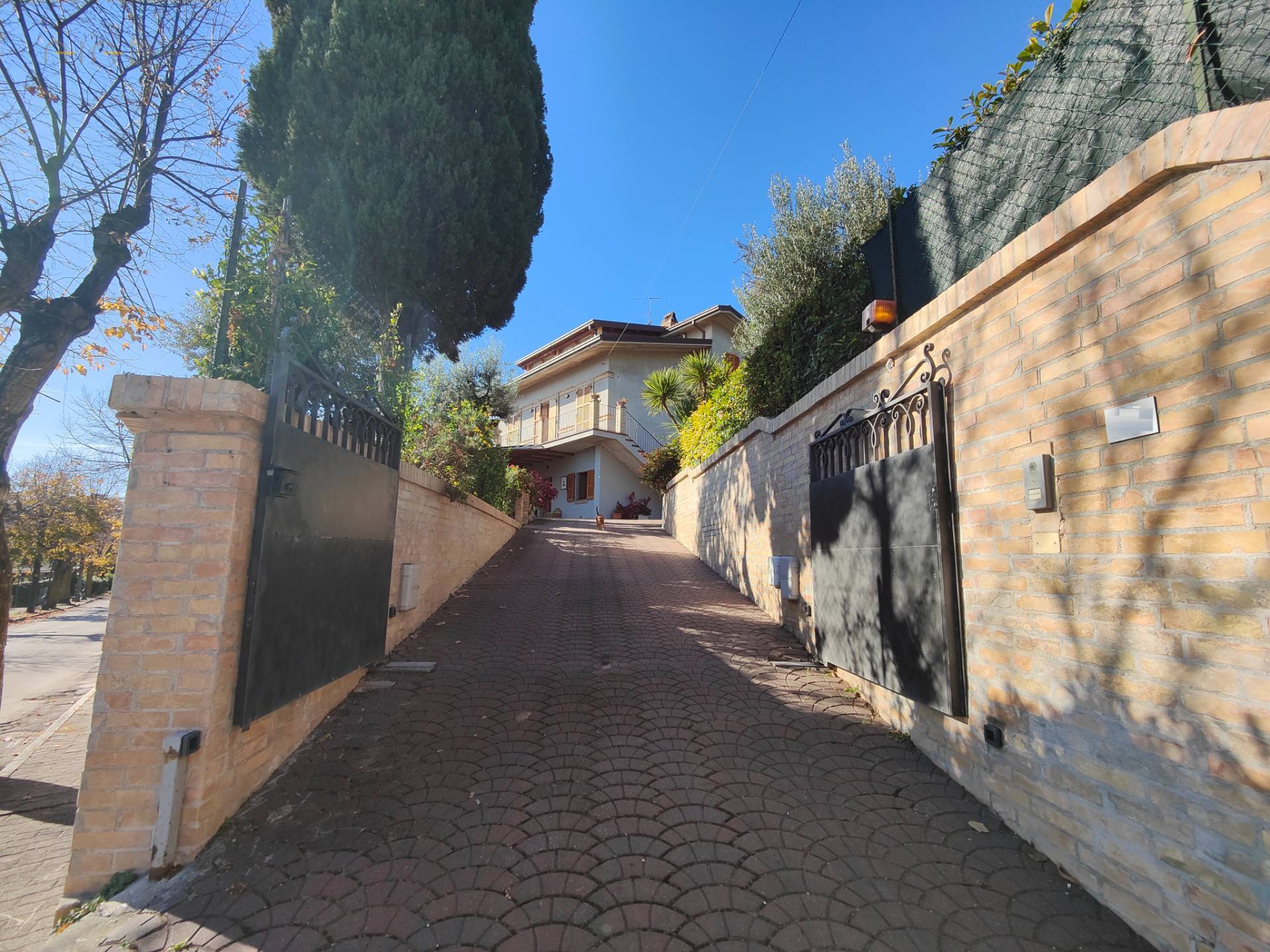 Villa singola in vendita a Grottammare, vecchio incasato del paese alto