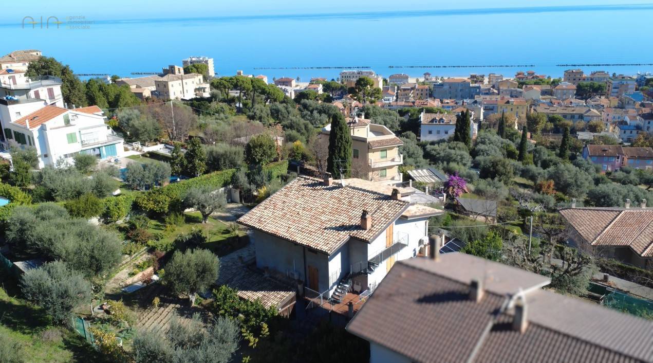 Villa singola in vendita a Grottammare, vecchio incasato del paese alto