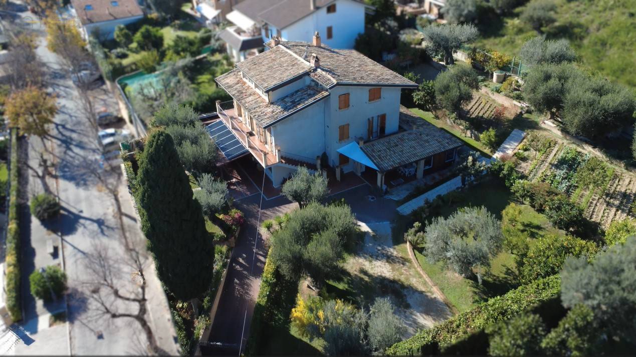 Villa singola in vendita a Grottammare, vecchio incasato del paese alto
