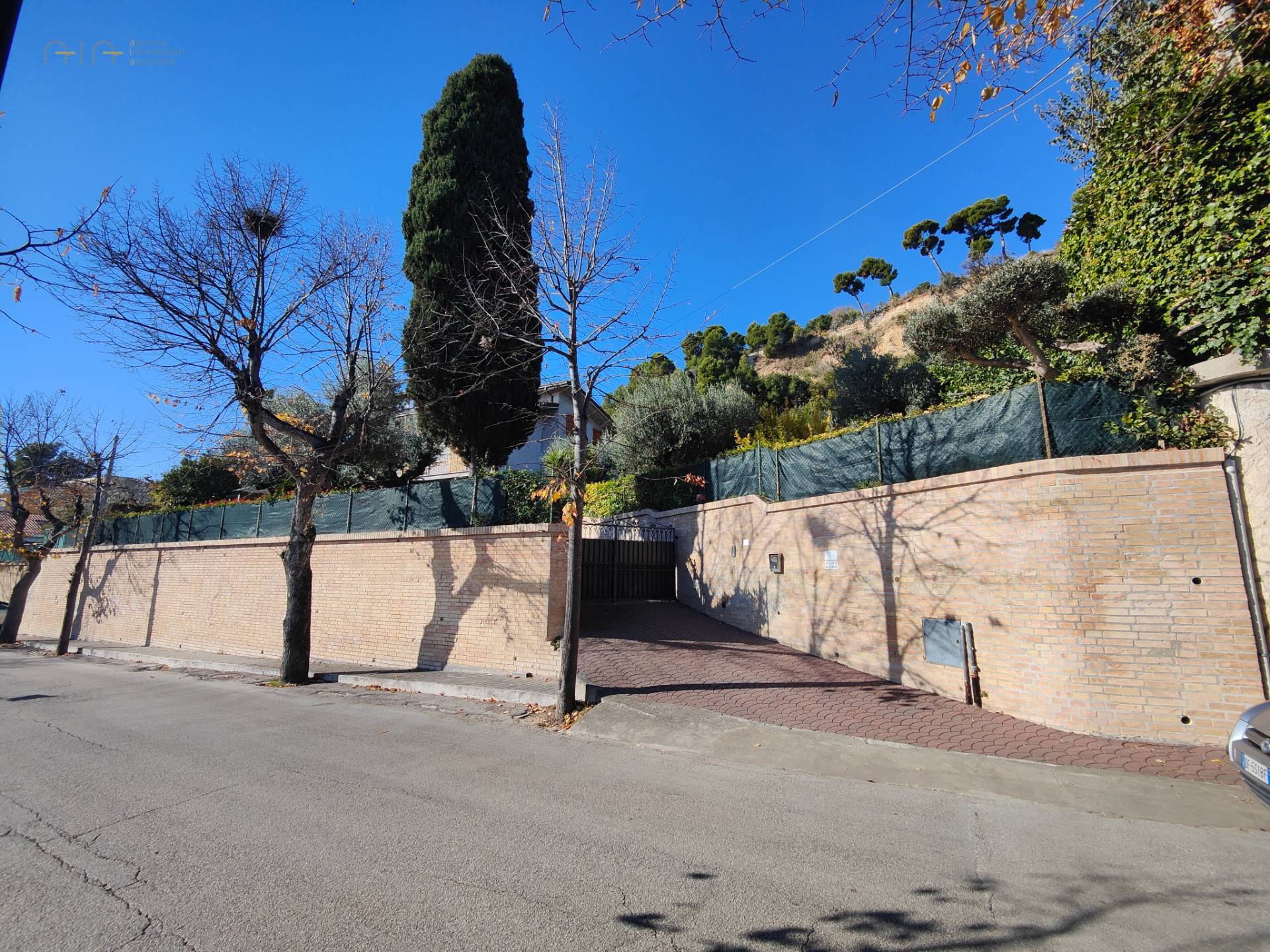 Villa singola in vendita a Grottammare, vecchio incasato del paese alto