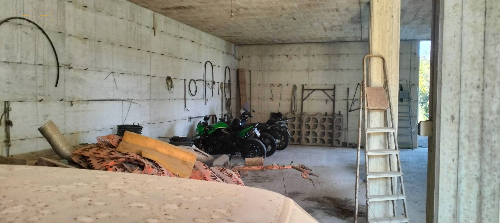 Locale Artigianale / Deposito in vendita a Grottammare, Centrale (tra La ss16 e ferrovia, fino al fi