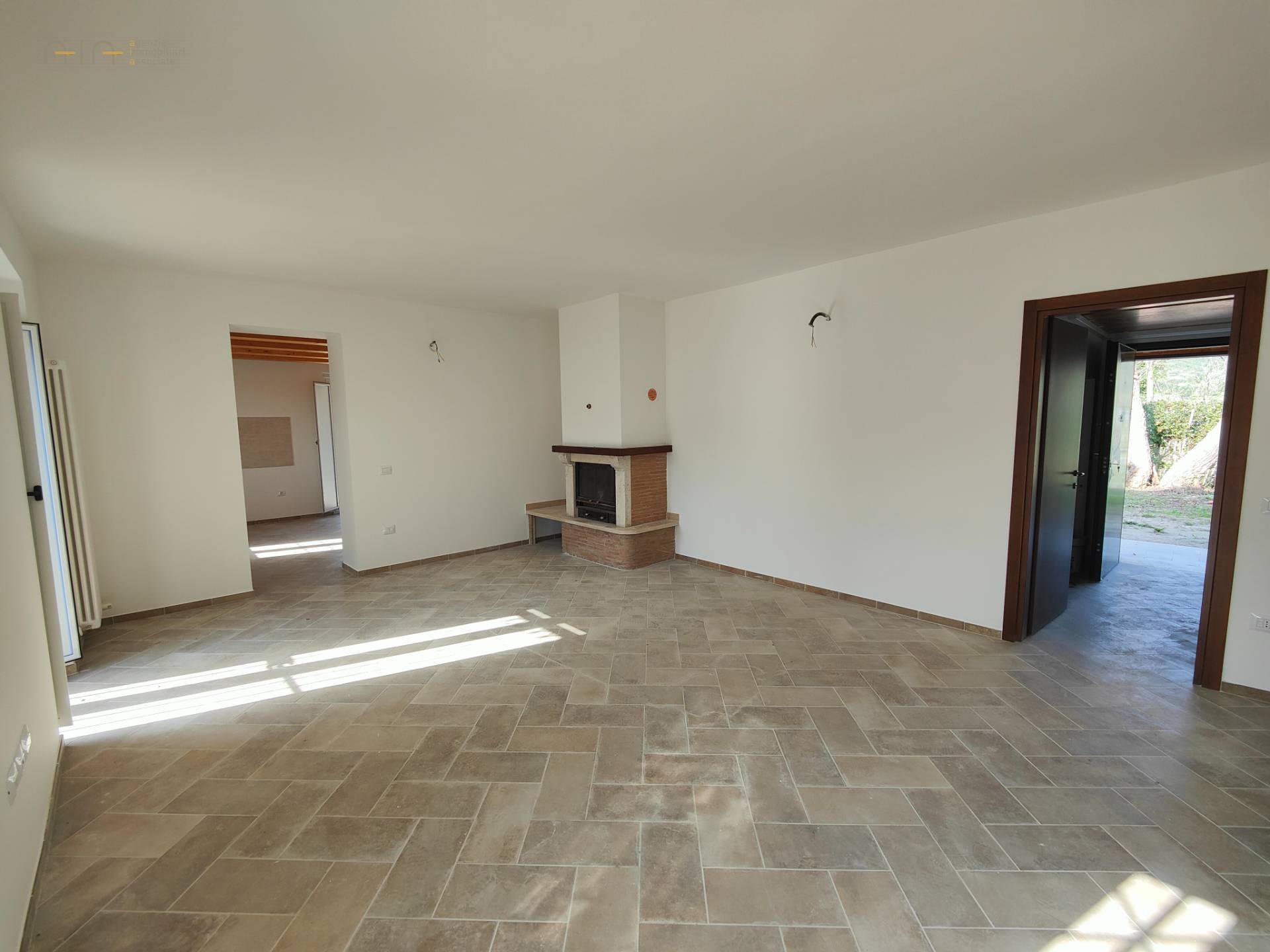 Casale Colonico Rustico in vendita a Castignano