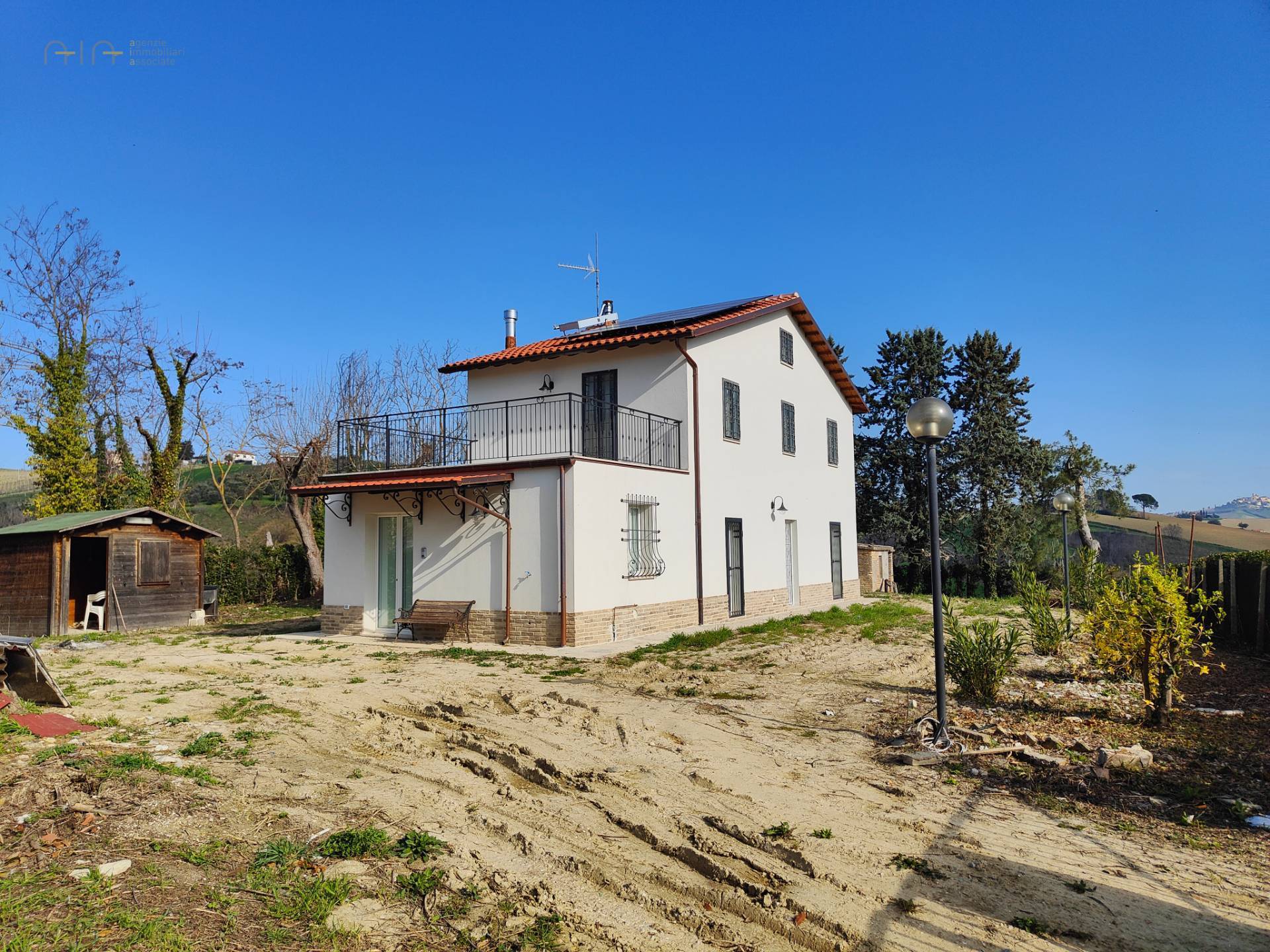 Casale Colonico Rustico in vendita a Castignano