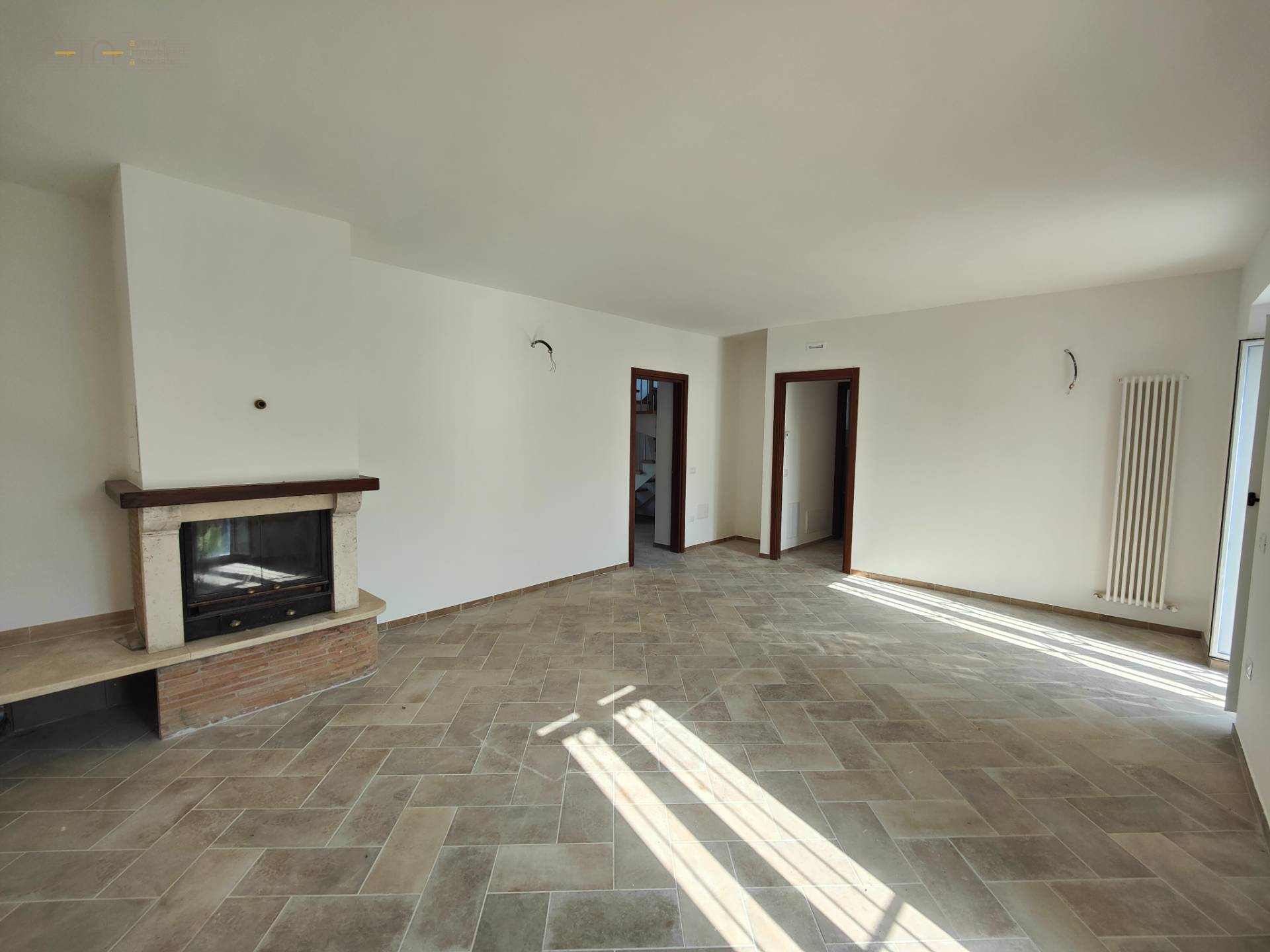 Casale Colonico Rustico in vendita a Castignano