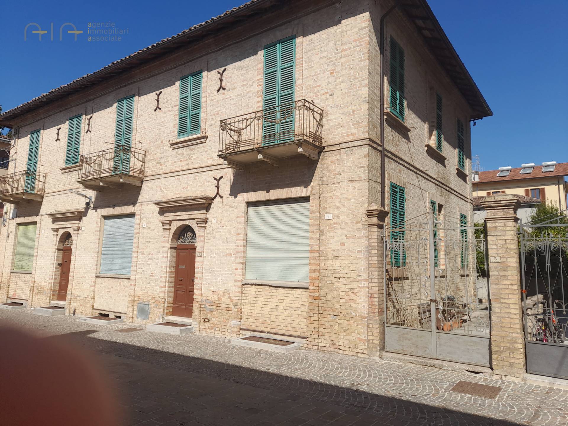 Casa cielo - terra in vendita a Castignano, Centrale / Centro Storico
