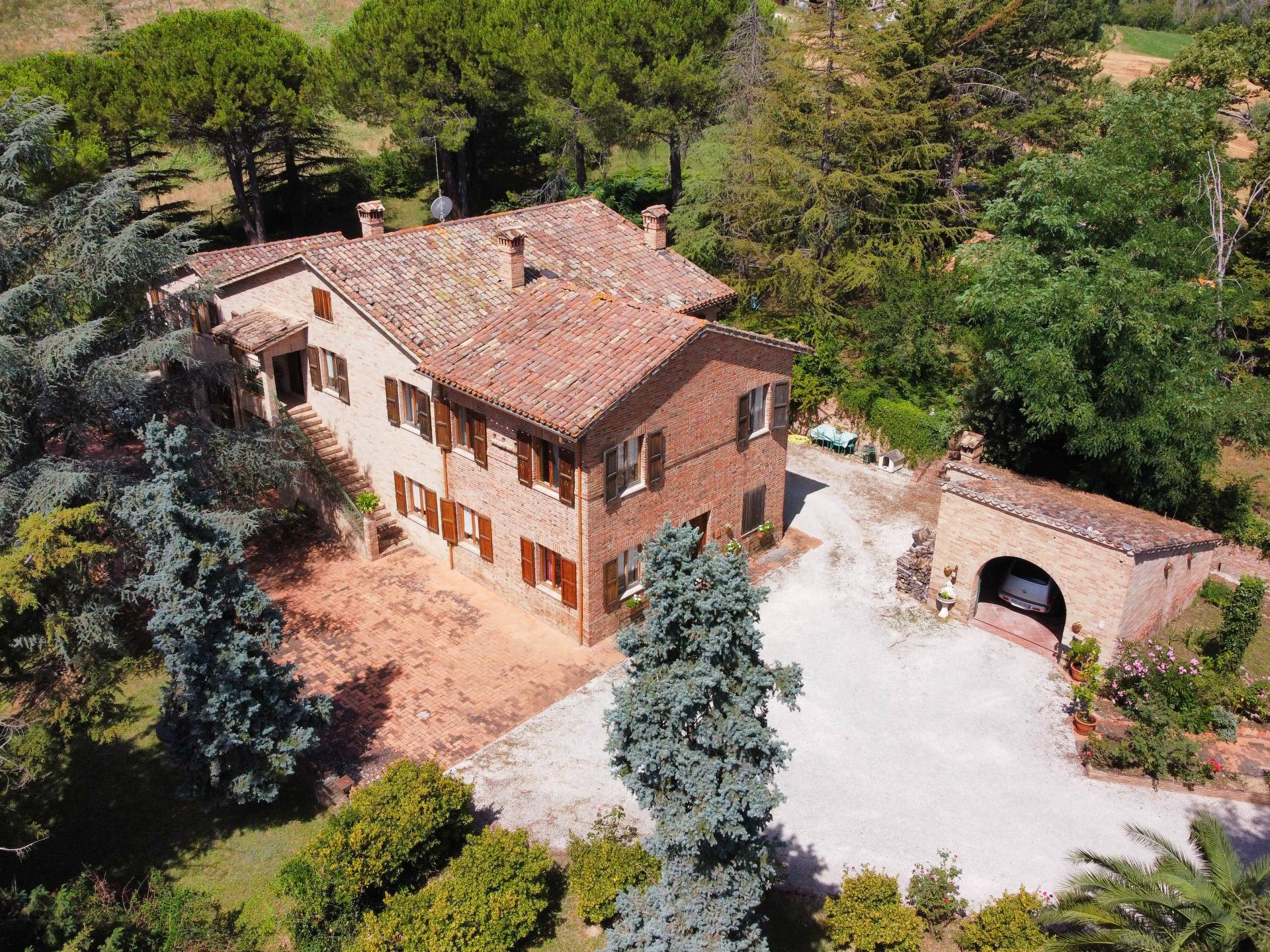 Casale Colonico Rustico in vendita a San Ginesio