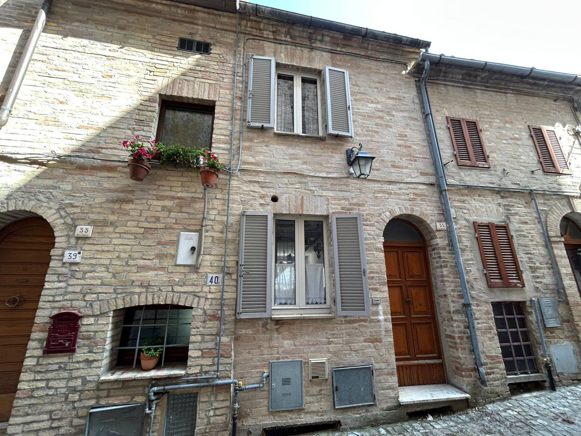 Casa cielo - terra in vendita a Carassai, Centrale / Centro Storico