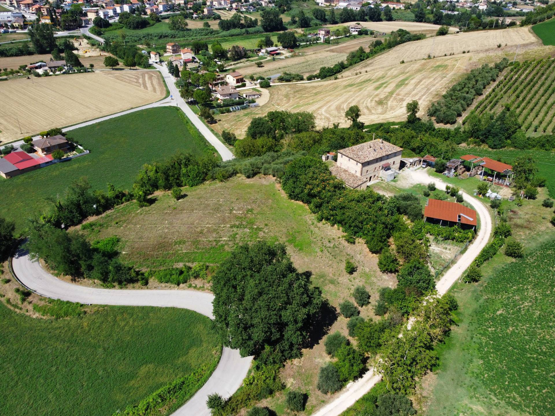 Casale Colonico Rustico in vendita a Fermo