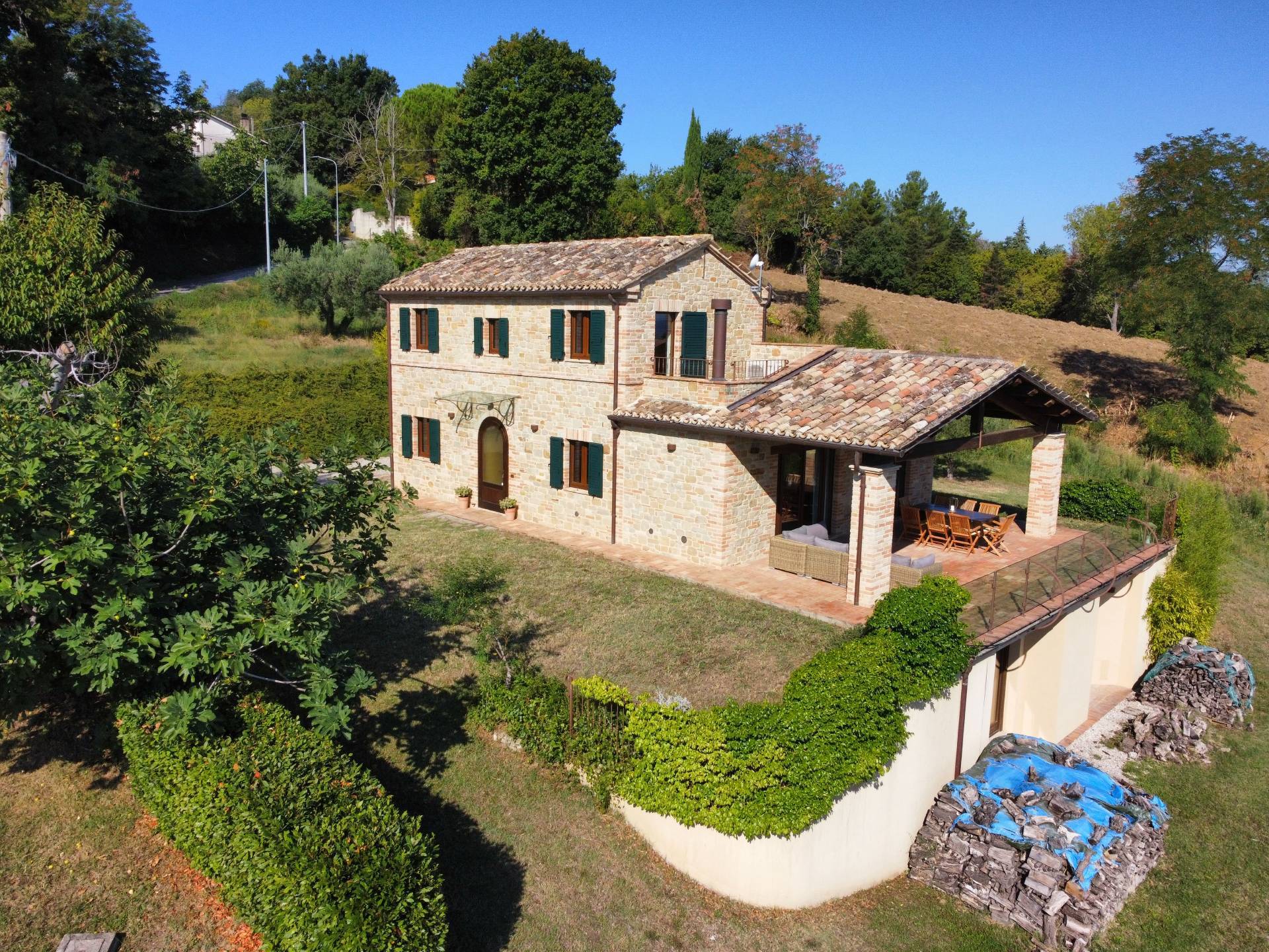 Casale Colonico Rustico in vendita a Loro Piceno