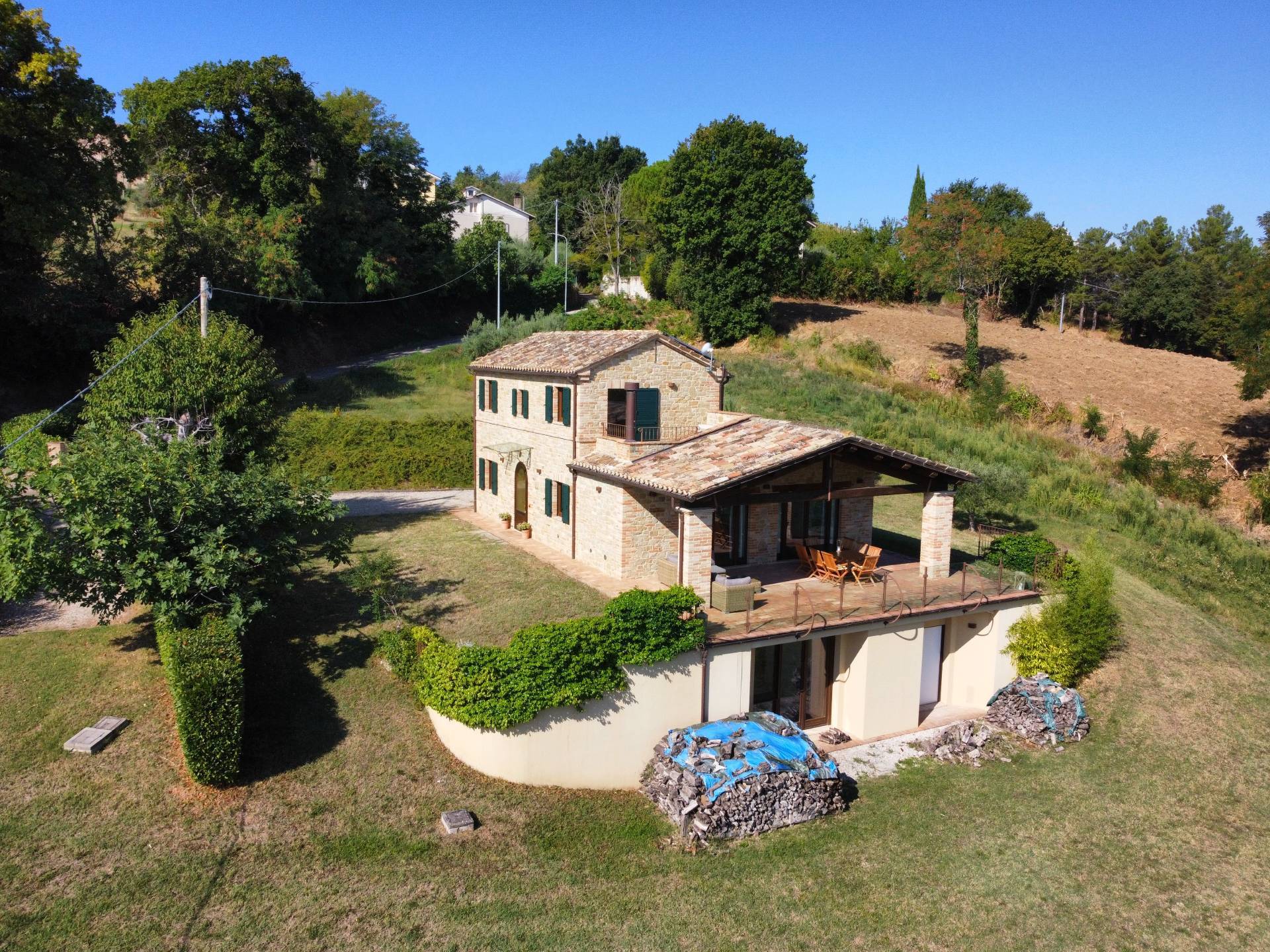 Casale Colonico Rustico in vendita a Loro Piceno