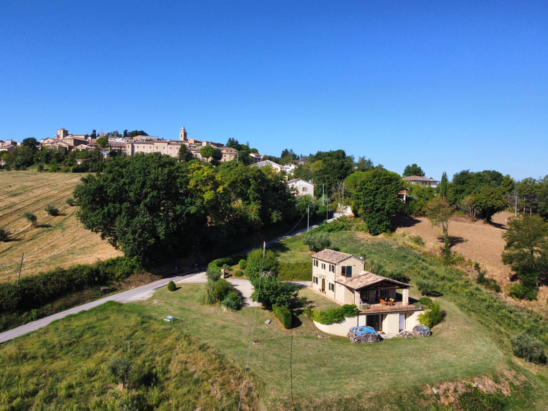 Casale Colonico Rustico in vendita a Loro Piceno