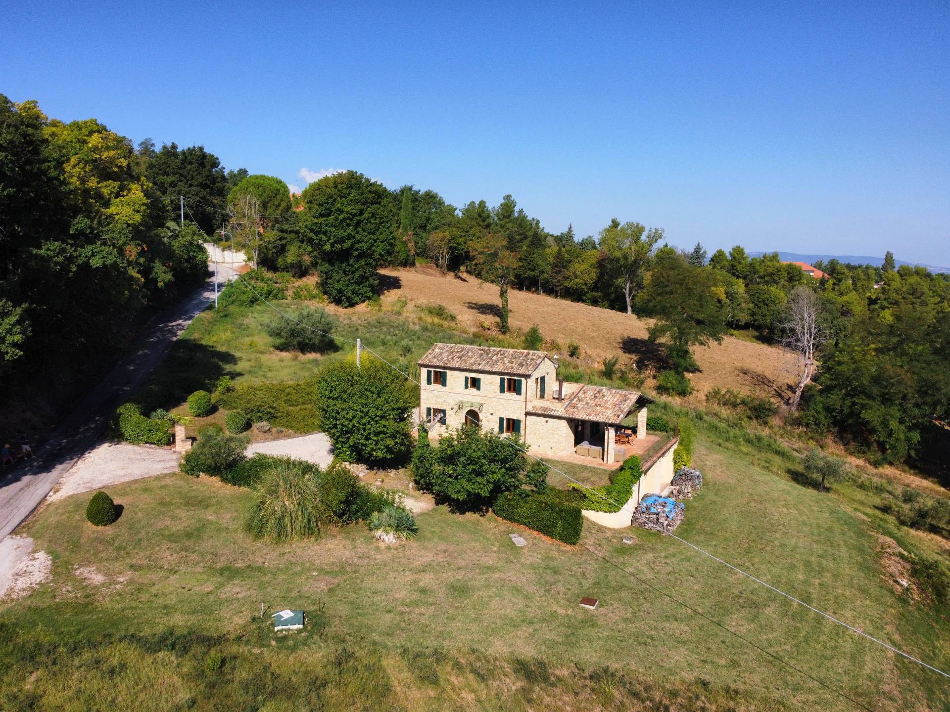 Casale Colonico Rustico in vendita a Loro Piceno