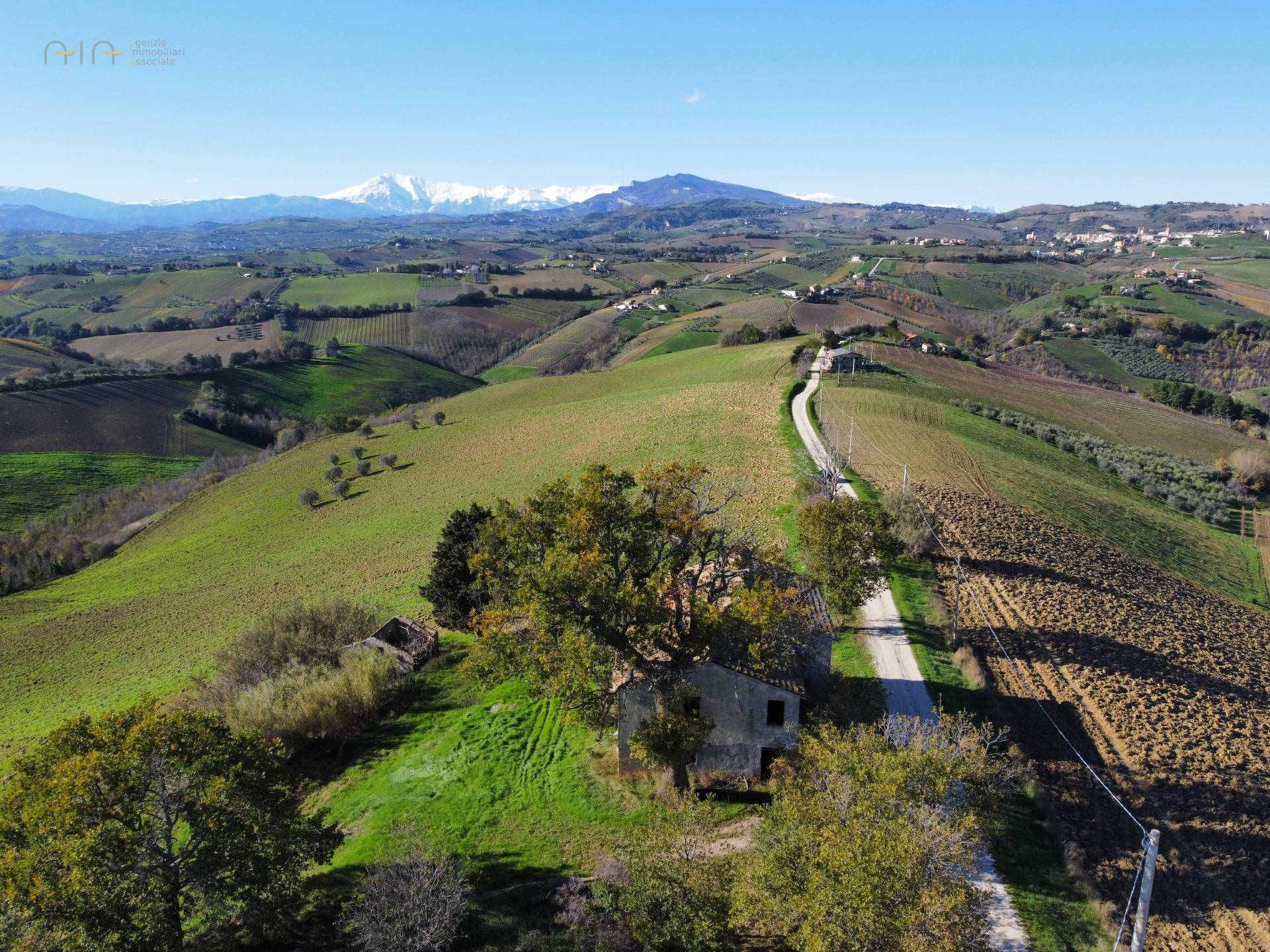 Casale Colonico Rustico in vendita a Offida, Collinare / Campagna