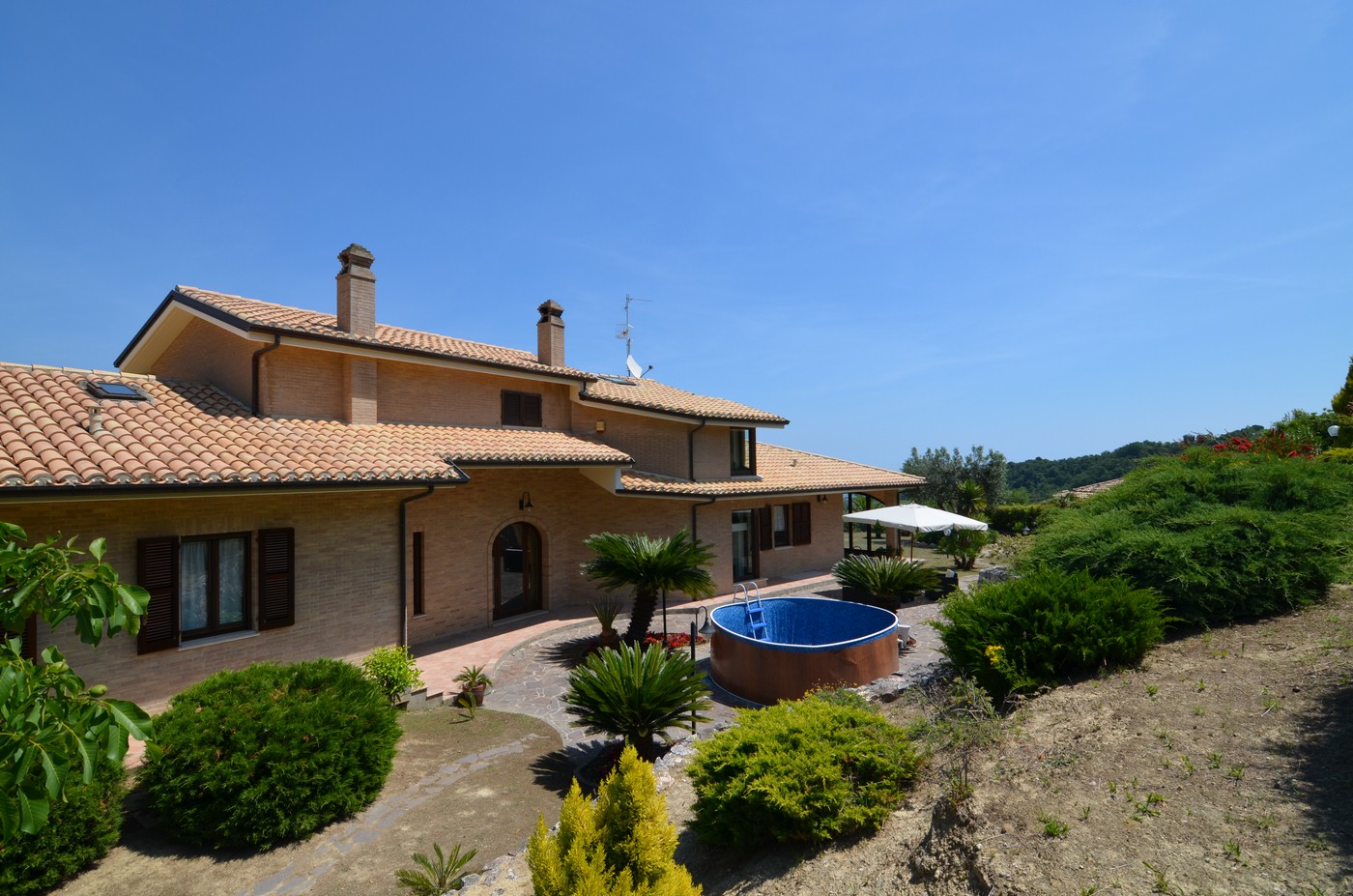 Villa singola in vendita a Acquaviva Picena, Collinare (esposizione verso il mare)