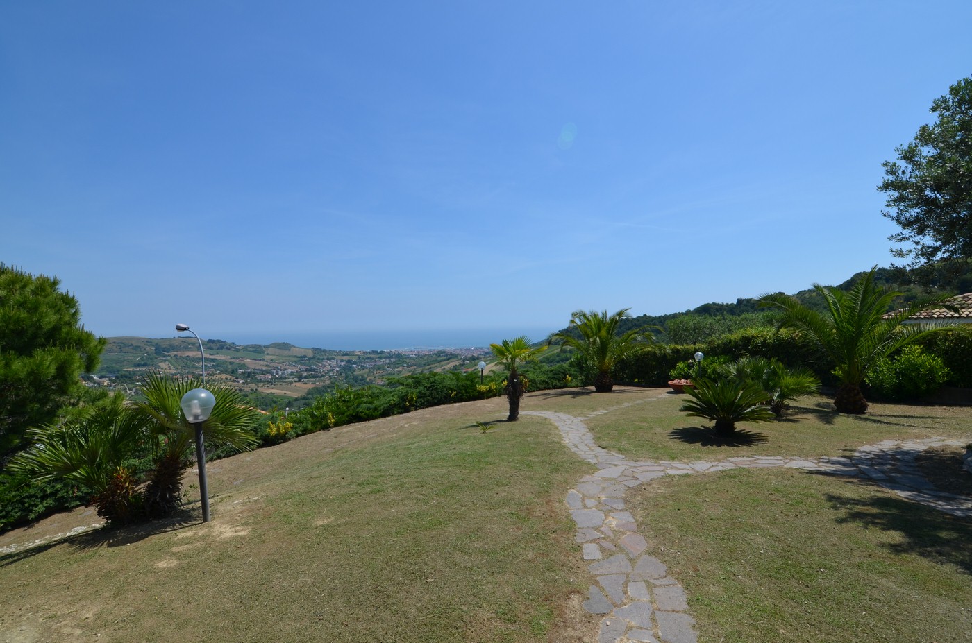 Villa singola in vendita a Acquaviva Picena, Collinare (esposizione verso il mare)