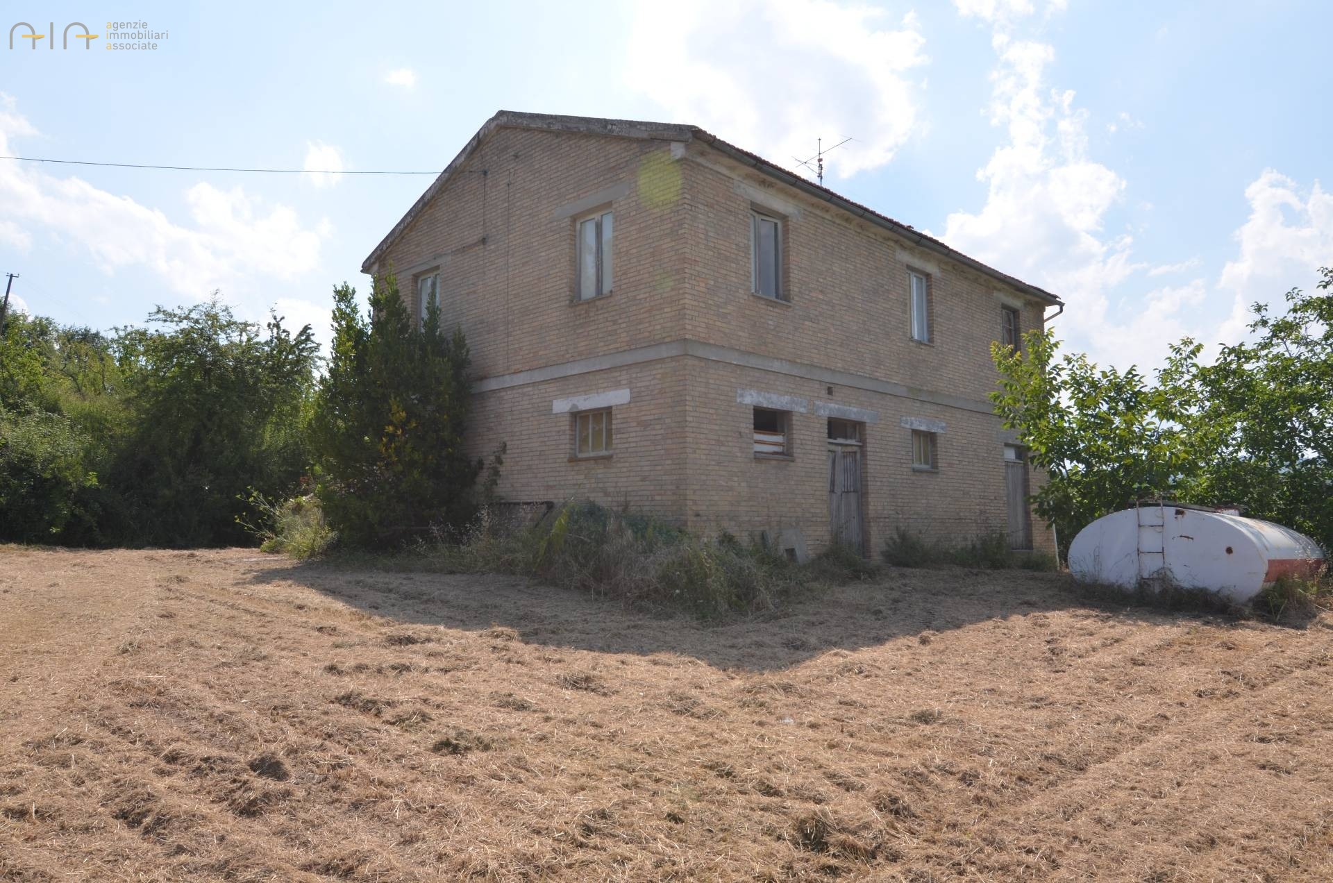 Casale Colonico Rustico in vendita a Castignano, Collinare