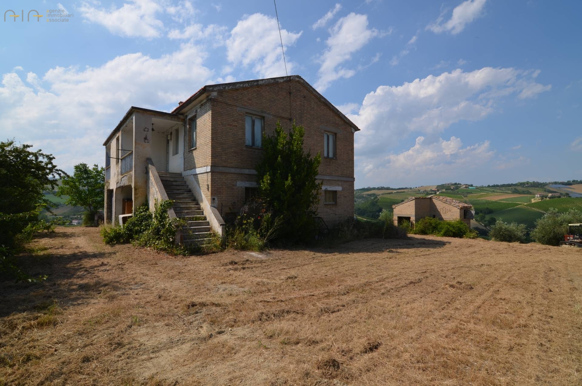 Casale Colonico Rustico in vendita a Castignano, Collinare