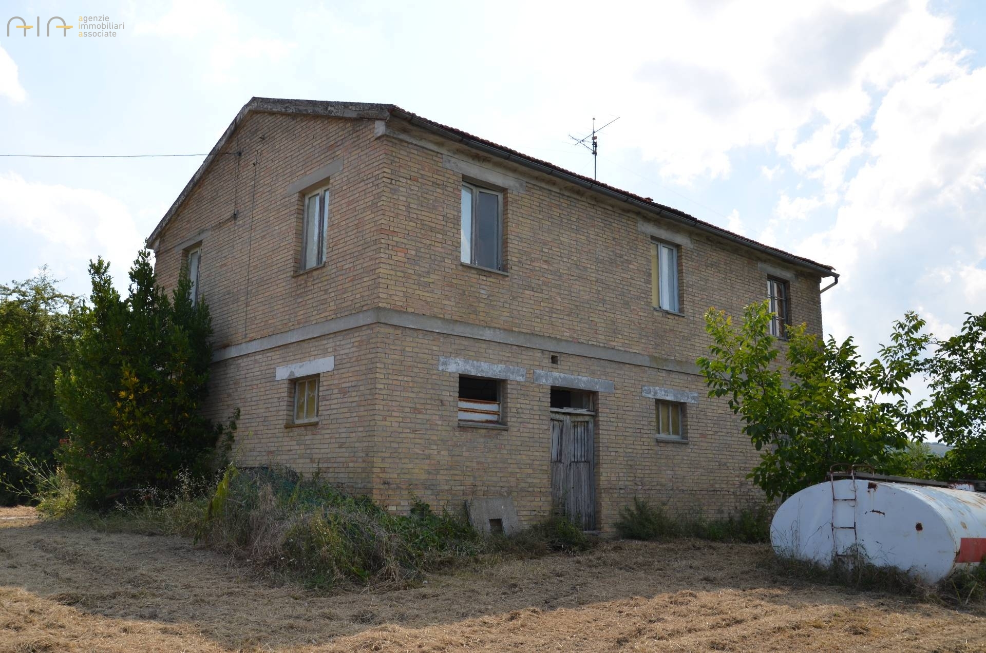 Casale Colonico Rustico in vendita a Castignano, Collinare