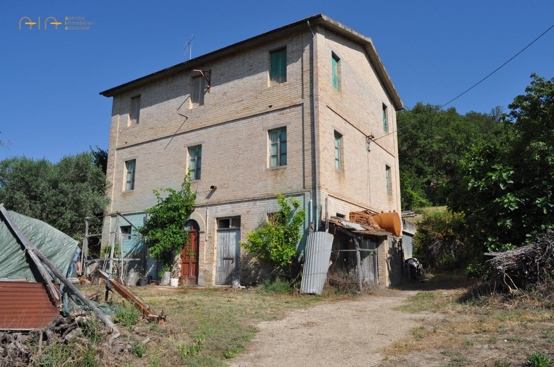 Casale Colonico Rustico in vendita a Cupra Marittima, Collinare (al Di Sopra Della Statale 16)