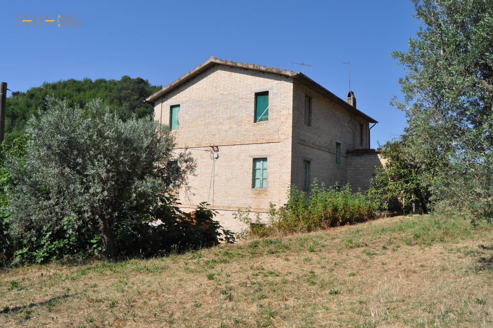 Casale Colonico Rustico in vendita a Cupra Marittima, Collinare (al Di Sopra Della Statale 16)