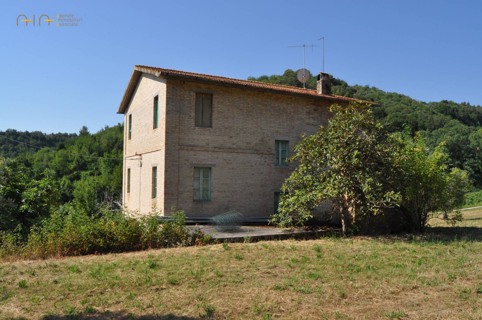 Casale Colonico Rustico in vendita a Cupra Marittima, Collinare (al Di Sopra Della Statale 16)