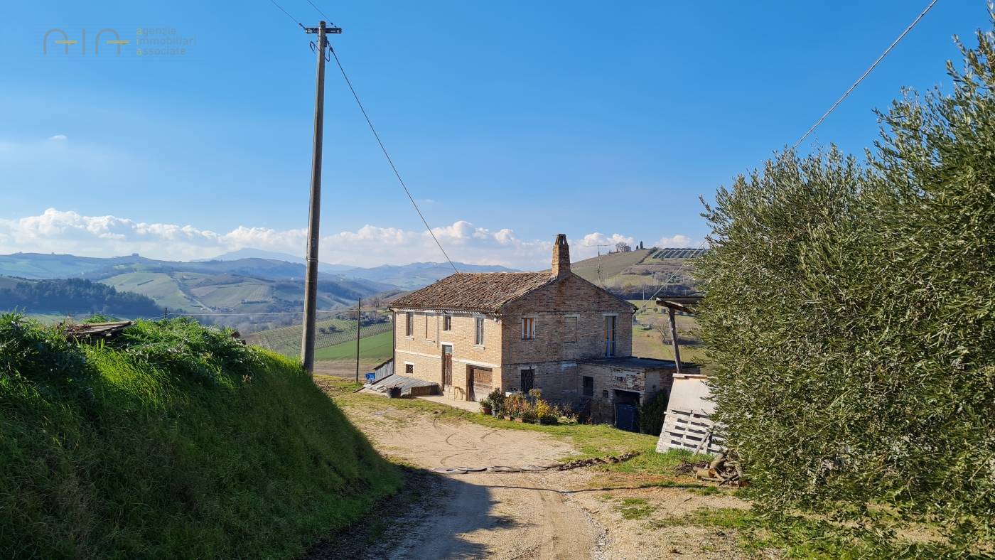Casale Colonico Rustico in vendita a Montefiore dell'Aso, Menocchia