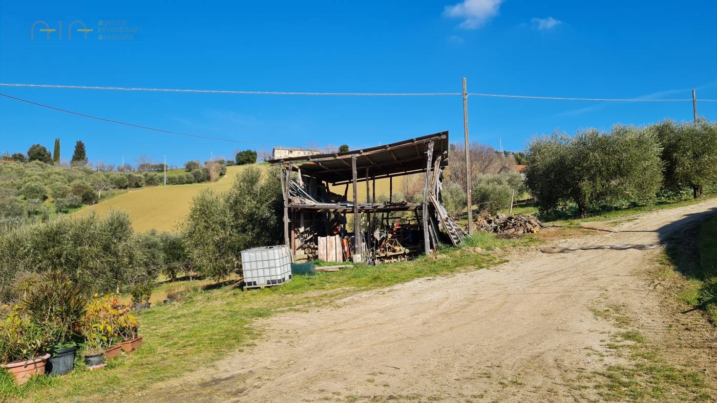 Casale Colonico Rustico in vendita a Montefiore dell'Aso, Menocchia