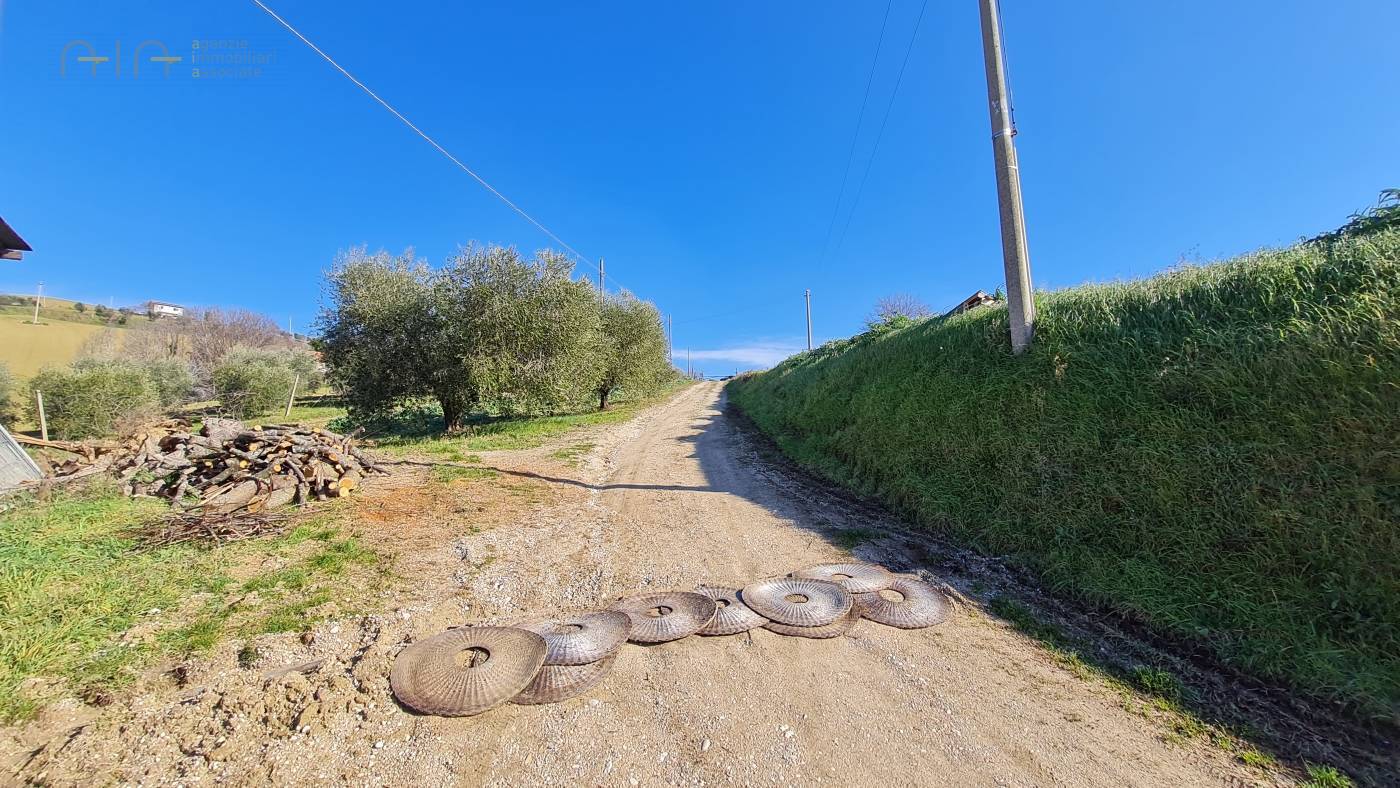 Casale Colonico Rustico in vendita a Montefiore dell'Aso, Menocchia