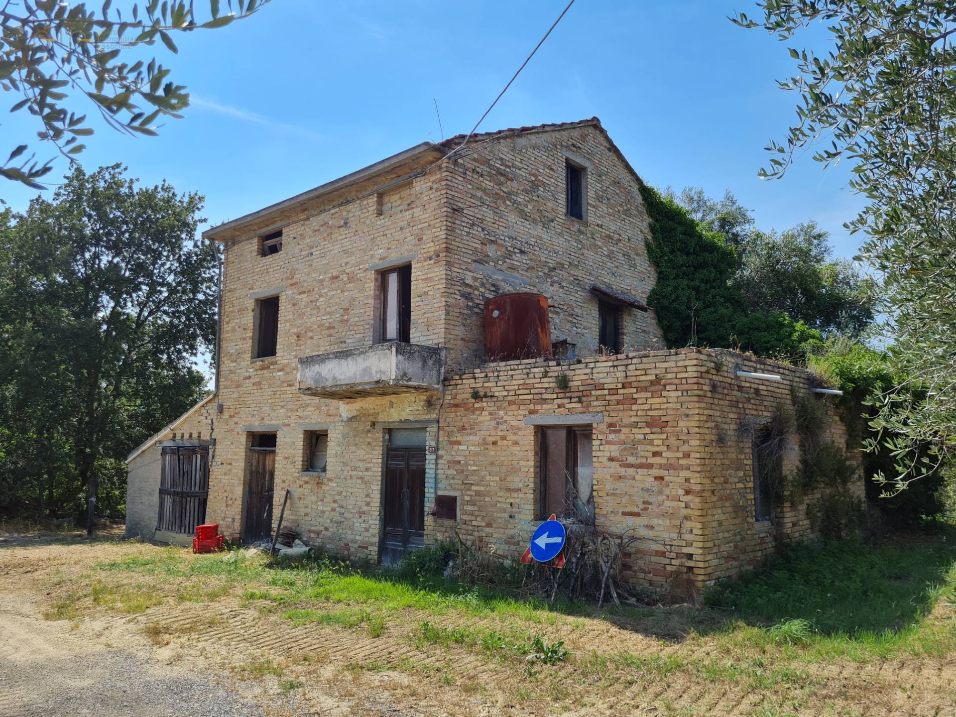 Casale Colonico Rustico in vendita a Castorano, Collinare