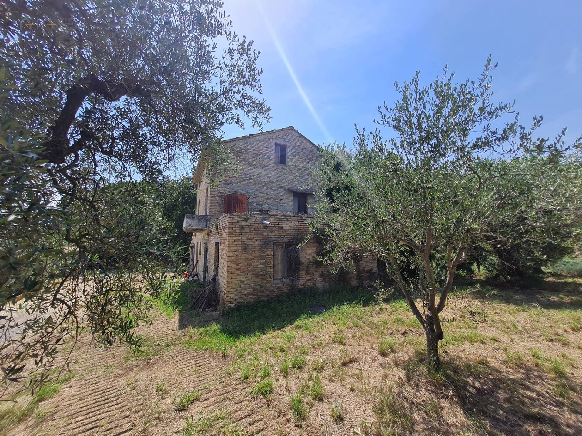Casale Colonico Rustico in vendita a Castorano, Collinare