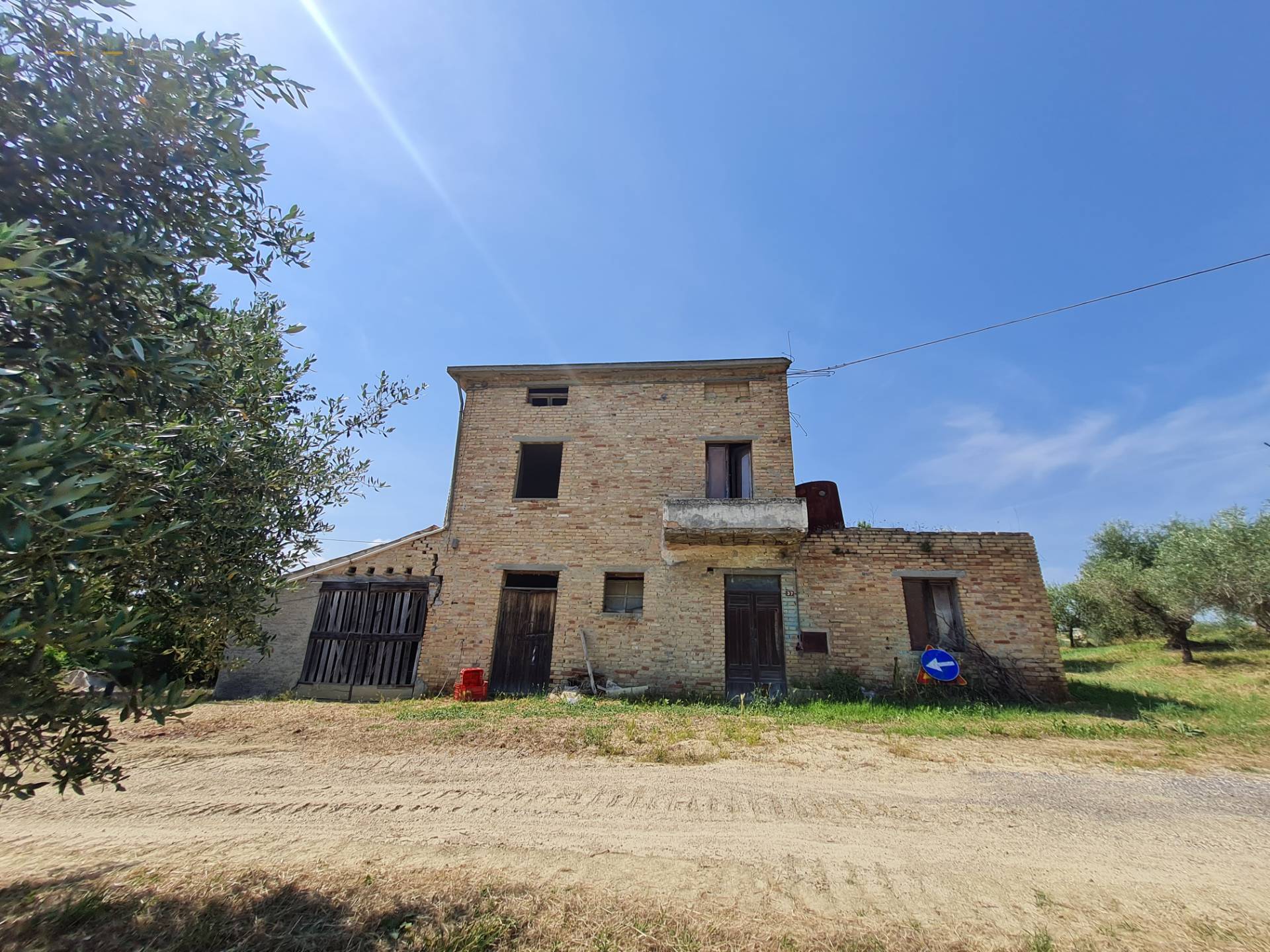 Casale Colonico Rustico in vendita a Castorano, Collinare