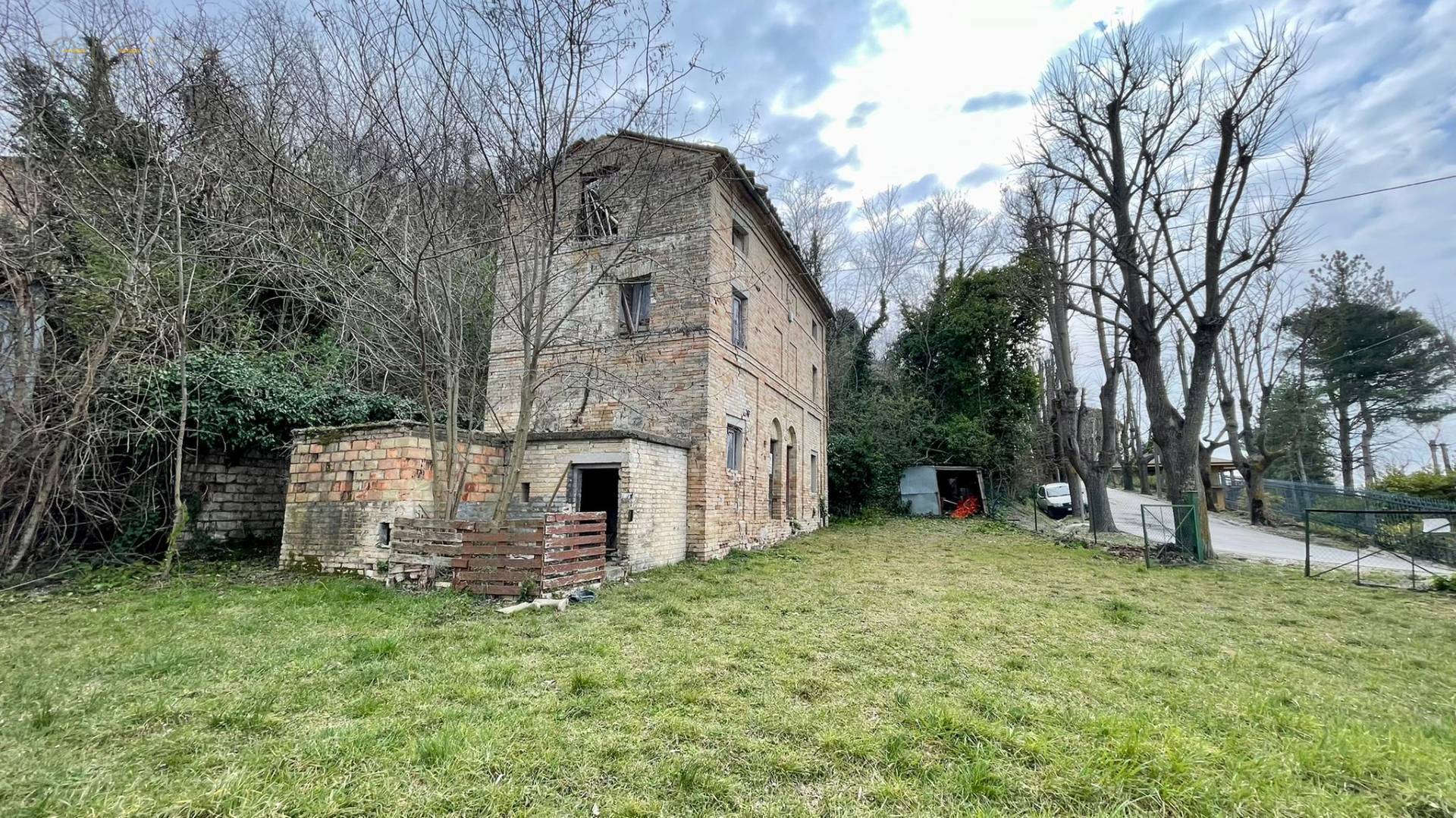 Casale Colonico Rustico in vendita a Montappone, Collinare