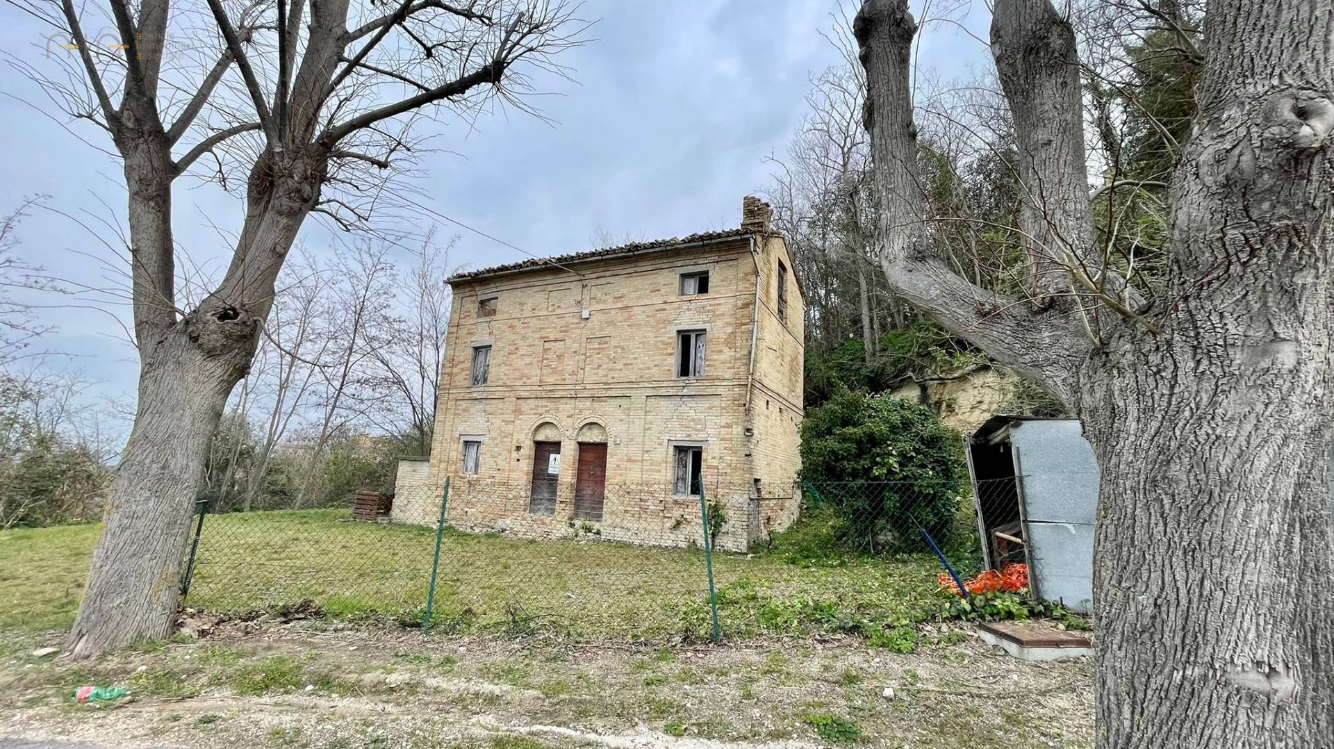 Casale Colonico Rustico in vendita a Montappone, Collinare