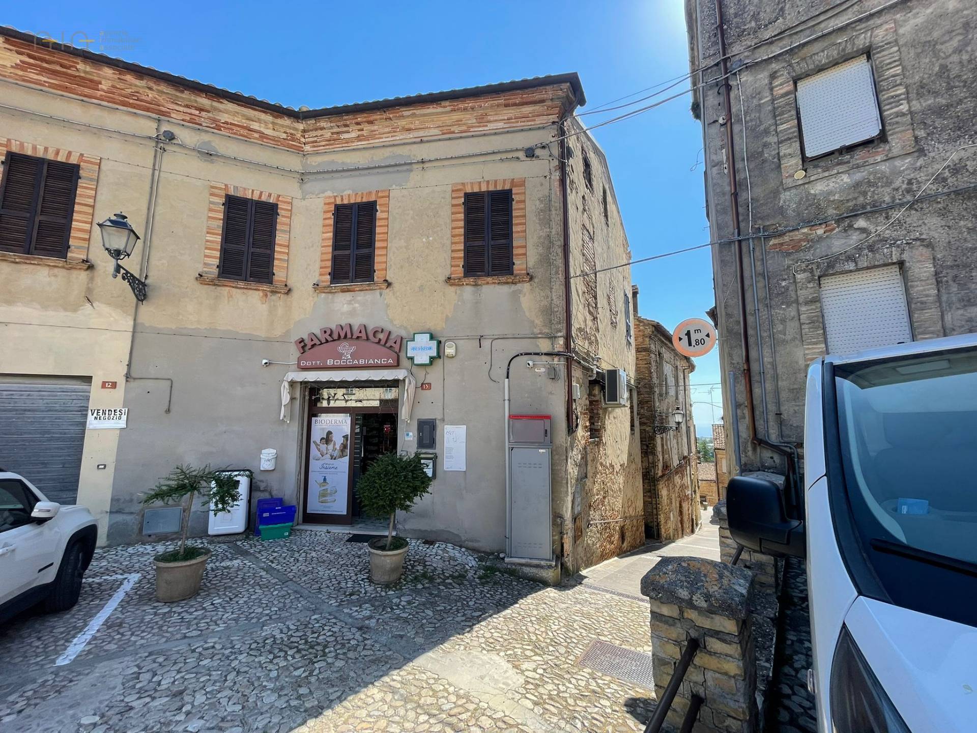 Locale Commerciale in vendita a Ripatransone, Centrale / Centro Storico (vecchio Incasato Medievale)