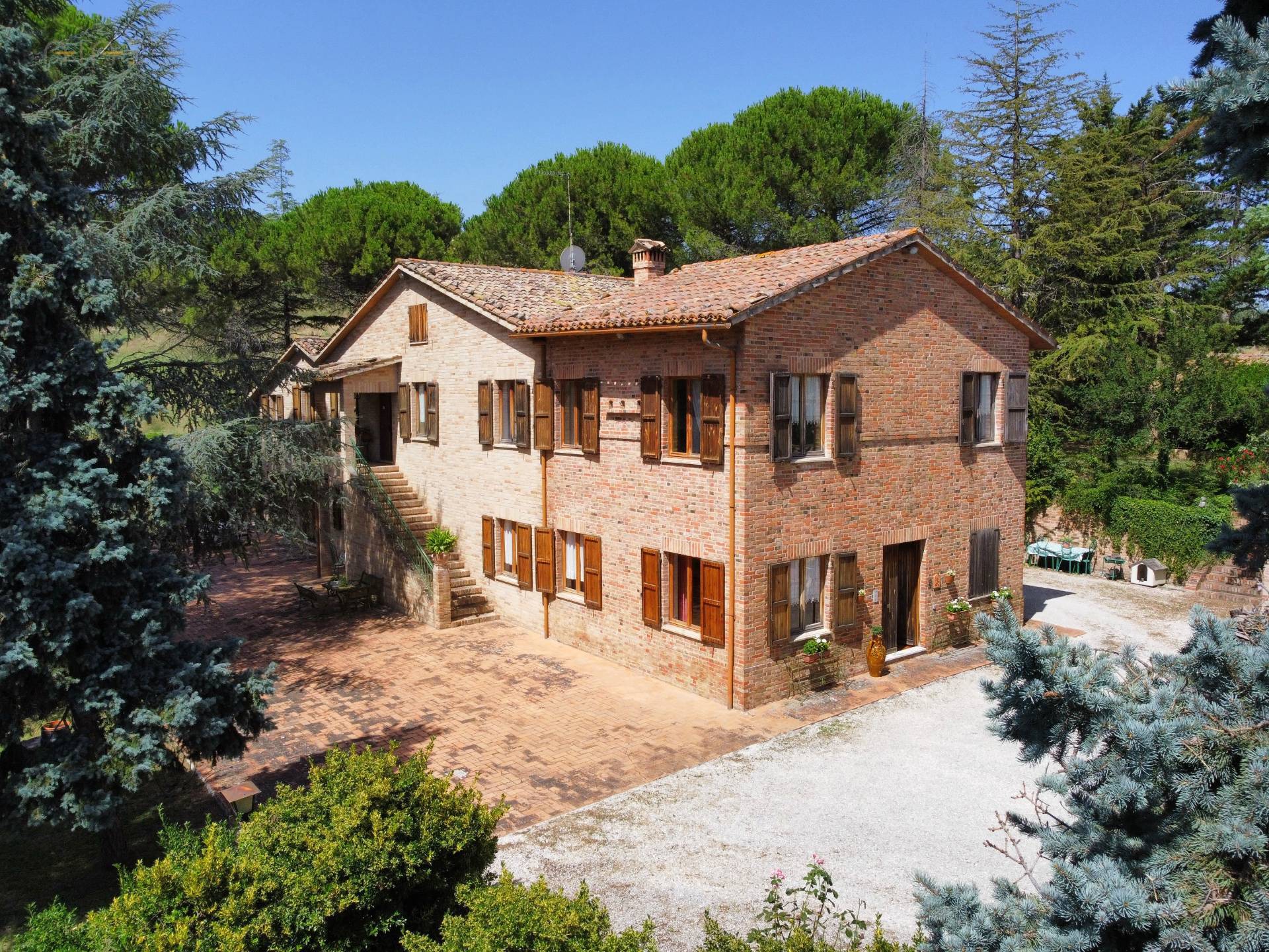 Casale Colonico Rustico in vendita a San Ginesio