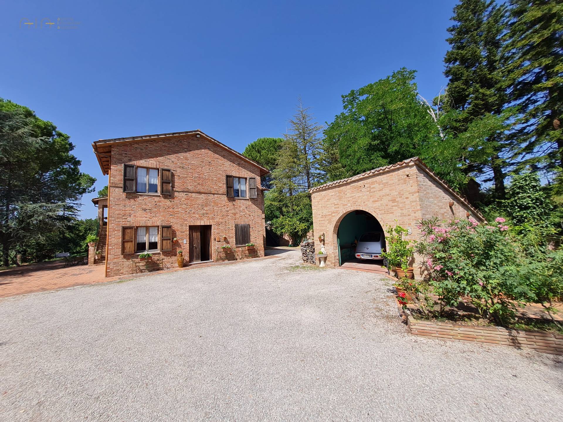 Casale Colonico Rustico in vendita a San Ginesio