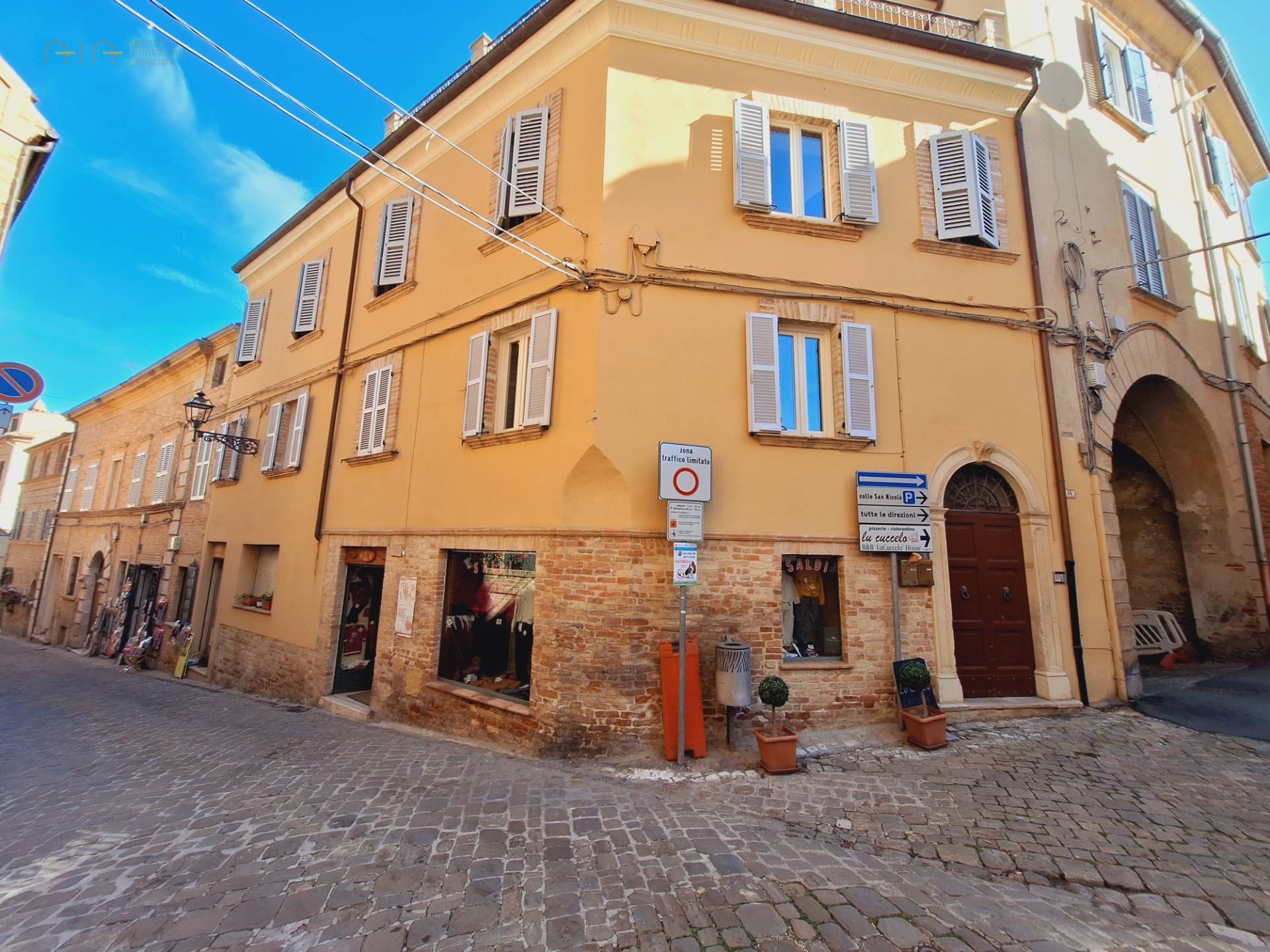 Locale Commerciale in vendita a Ripatransone, Centrale / Centro Storico (vecchio Incasato Medievale)