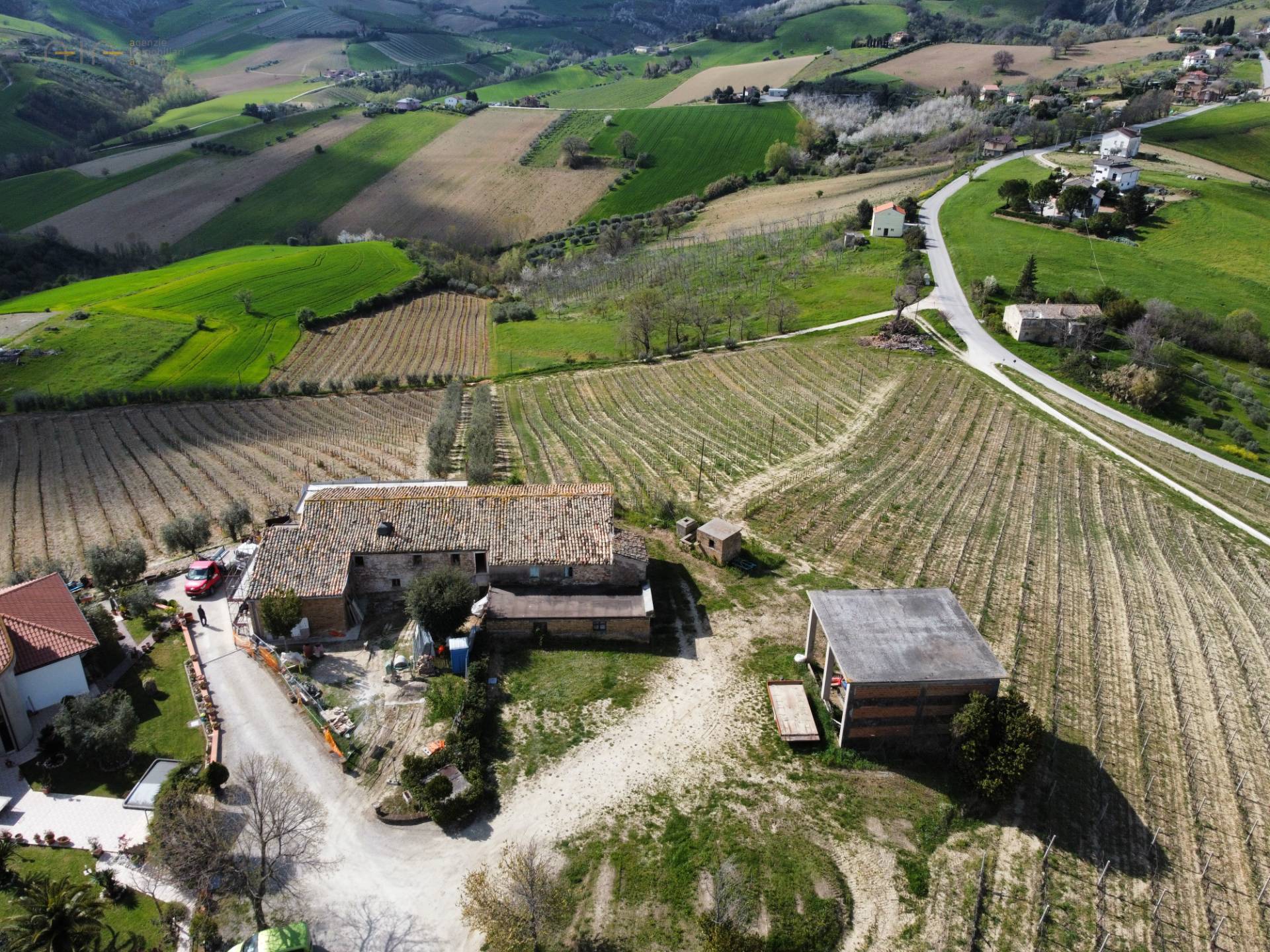 Casale Colonico Rustico in vendita a Castignano, Collinare