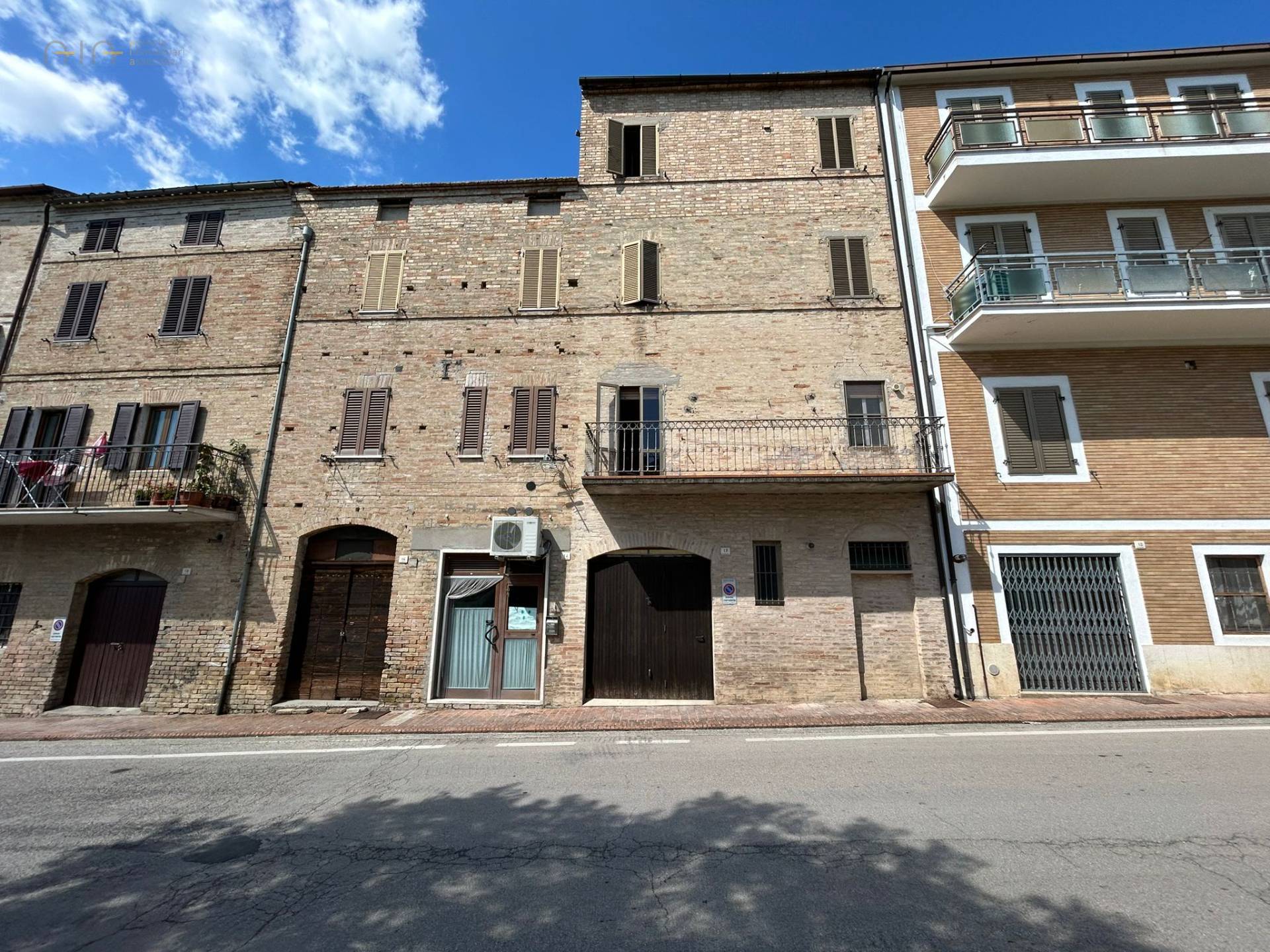 Casa cielo - terra in vendita a Carassai, Centrale / Centro Storico