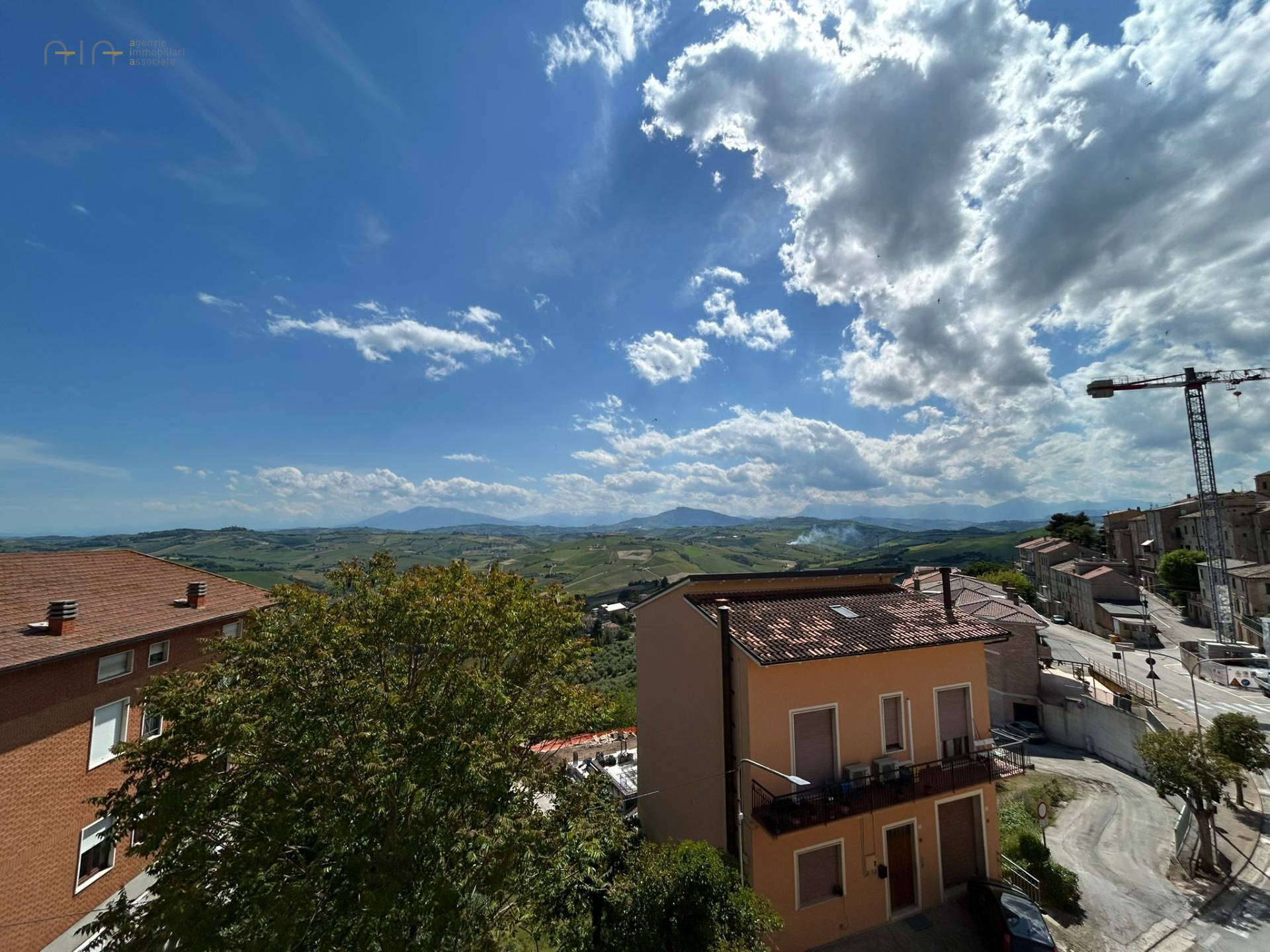 Casa cielo - terra in vendita a Carassai, Centrale / Centro Storico