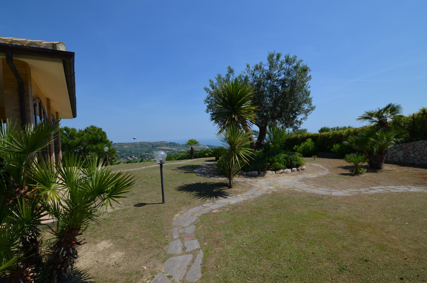 Villa singola in vendita a Acquaviva Picena, Collinare (esposizione verso il mare)