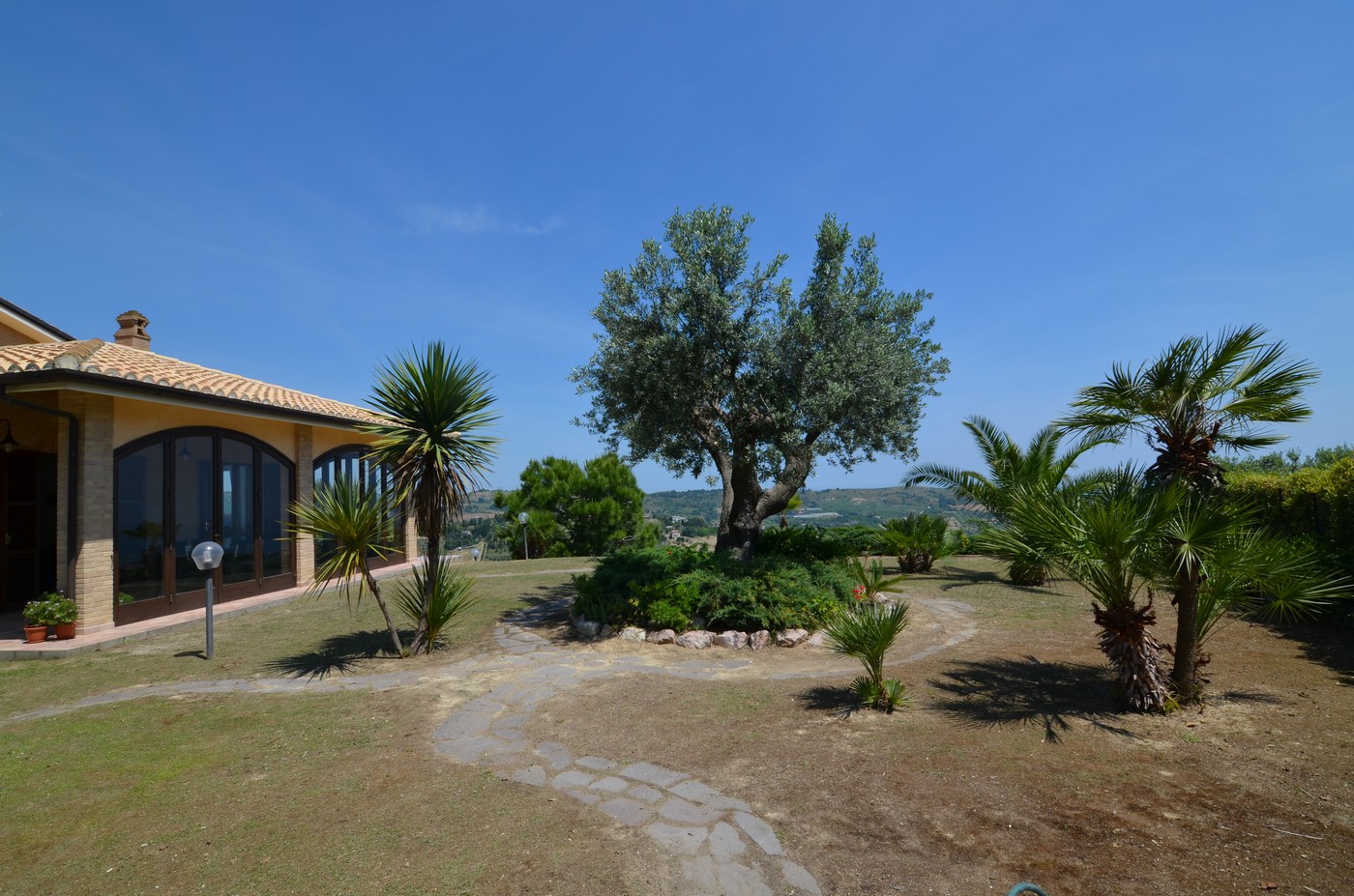 Villa singola in vendita a Acquaviva Picena, Collinare (esposizione verso il mare)