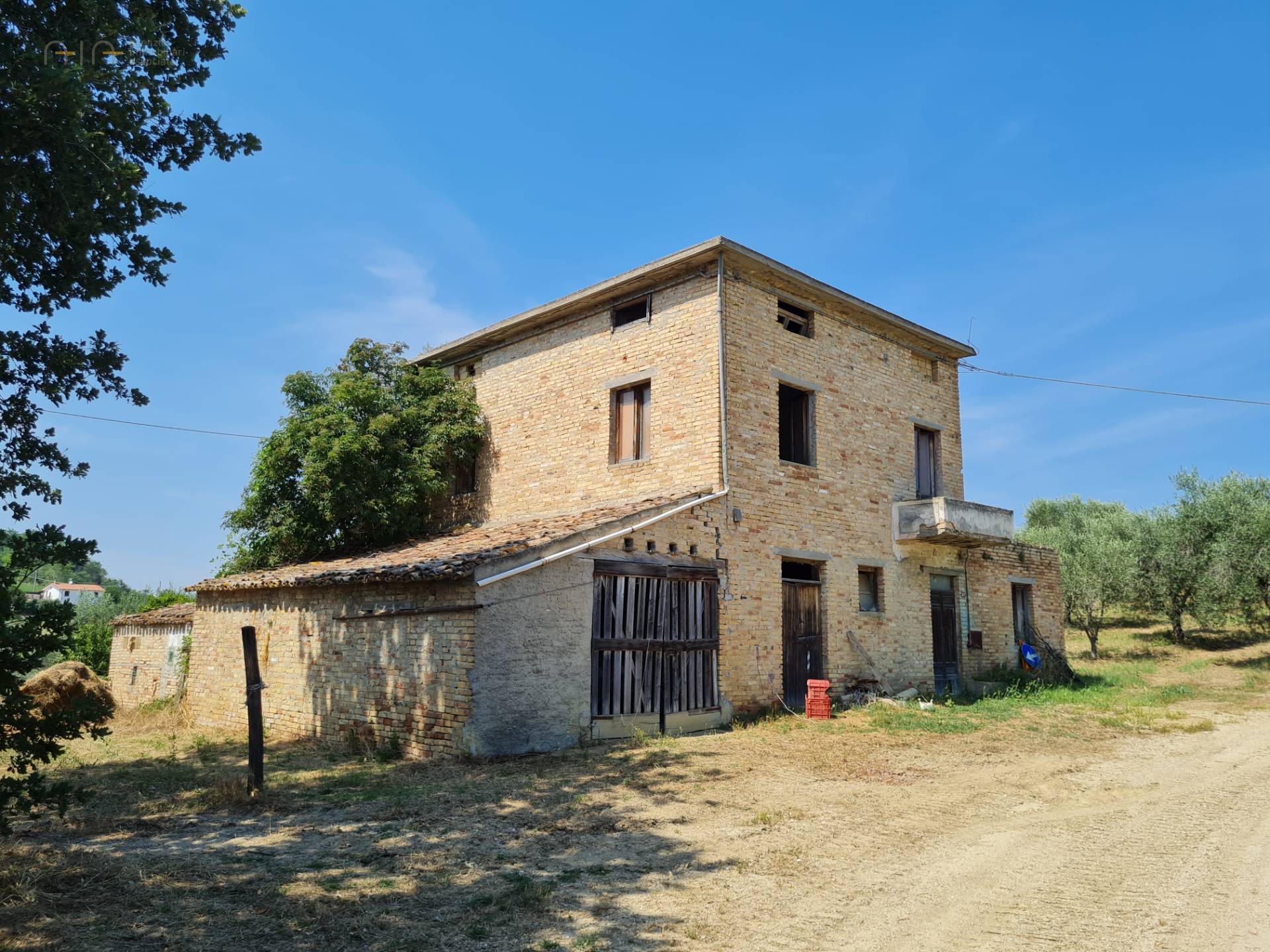 Casale Colonico Rustico in vendita a Castorano, Collinare