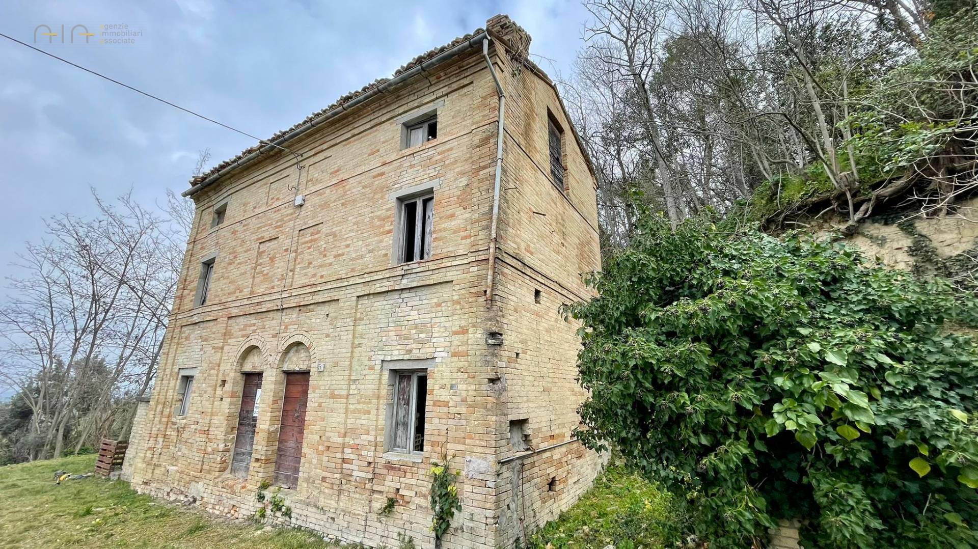 Casale Colonico Rustico in vendita a Montappone, Collinare