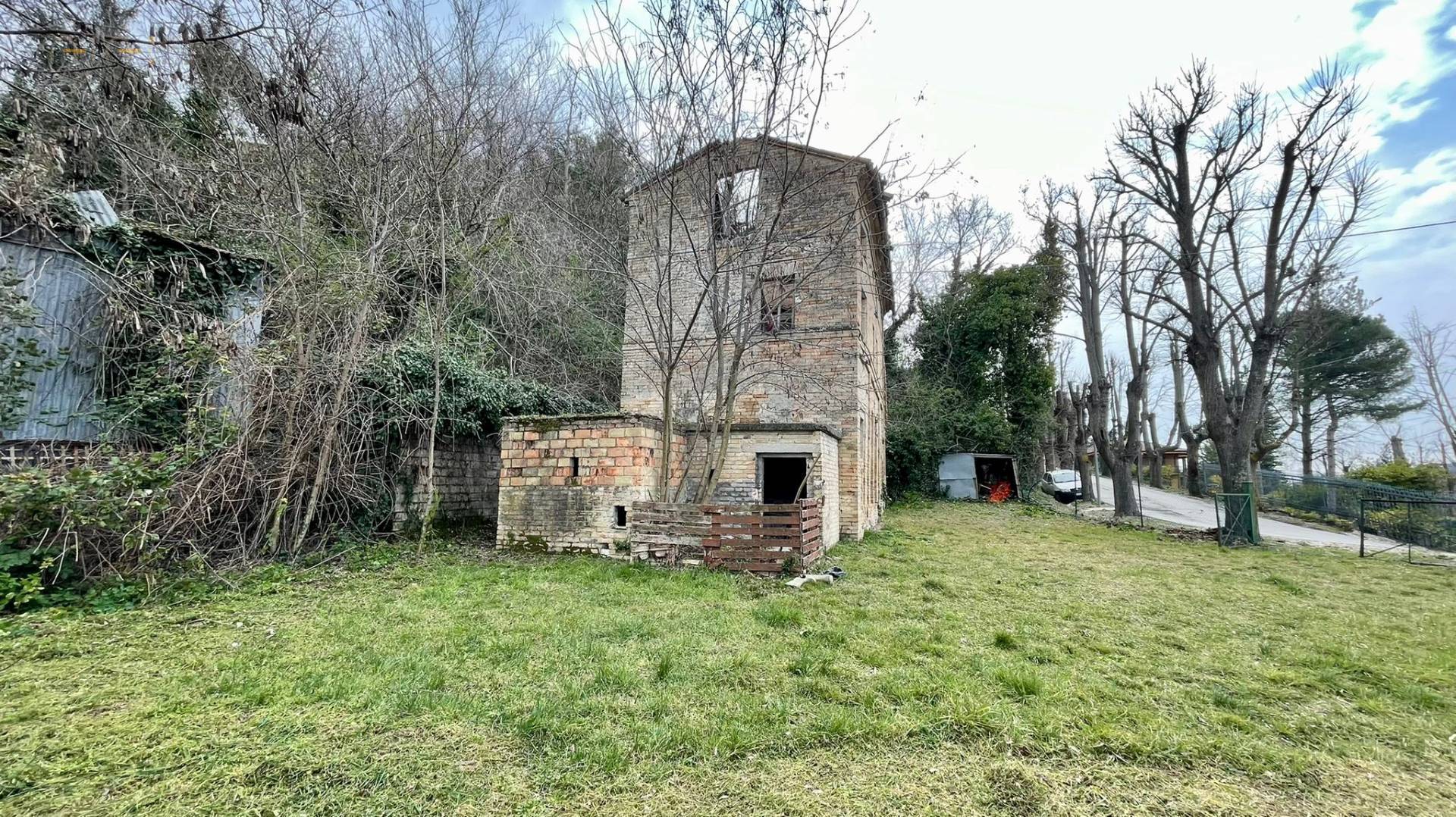Casale Colonico Rustico in vendita a Montappone, Collinare
