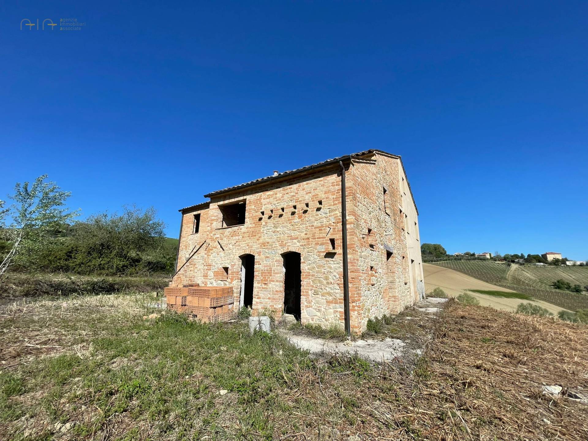Casale Colonico Rustico in vendita a Montedinove, Collinare