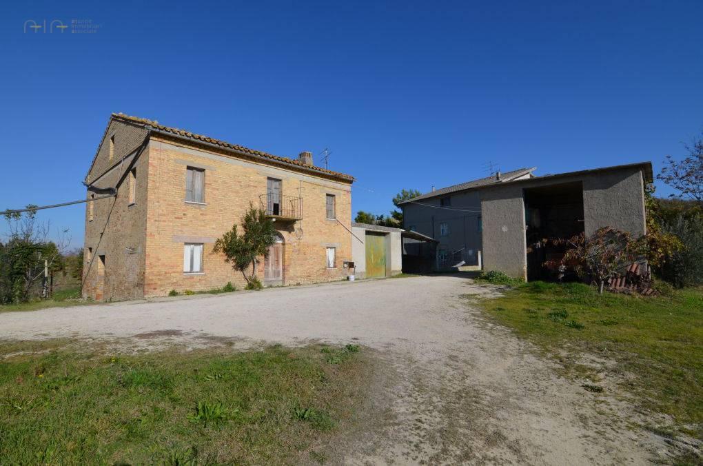 Casale Colonico Rustico in vendita a Castignano, Collinare