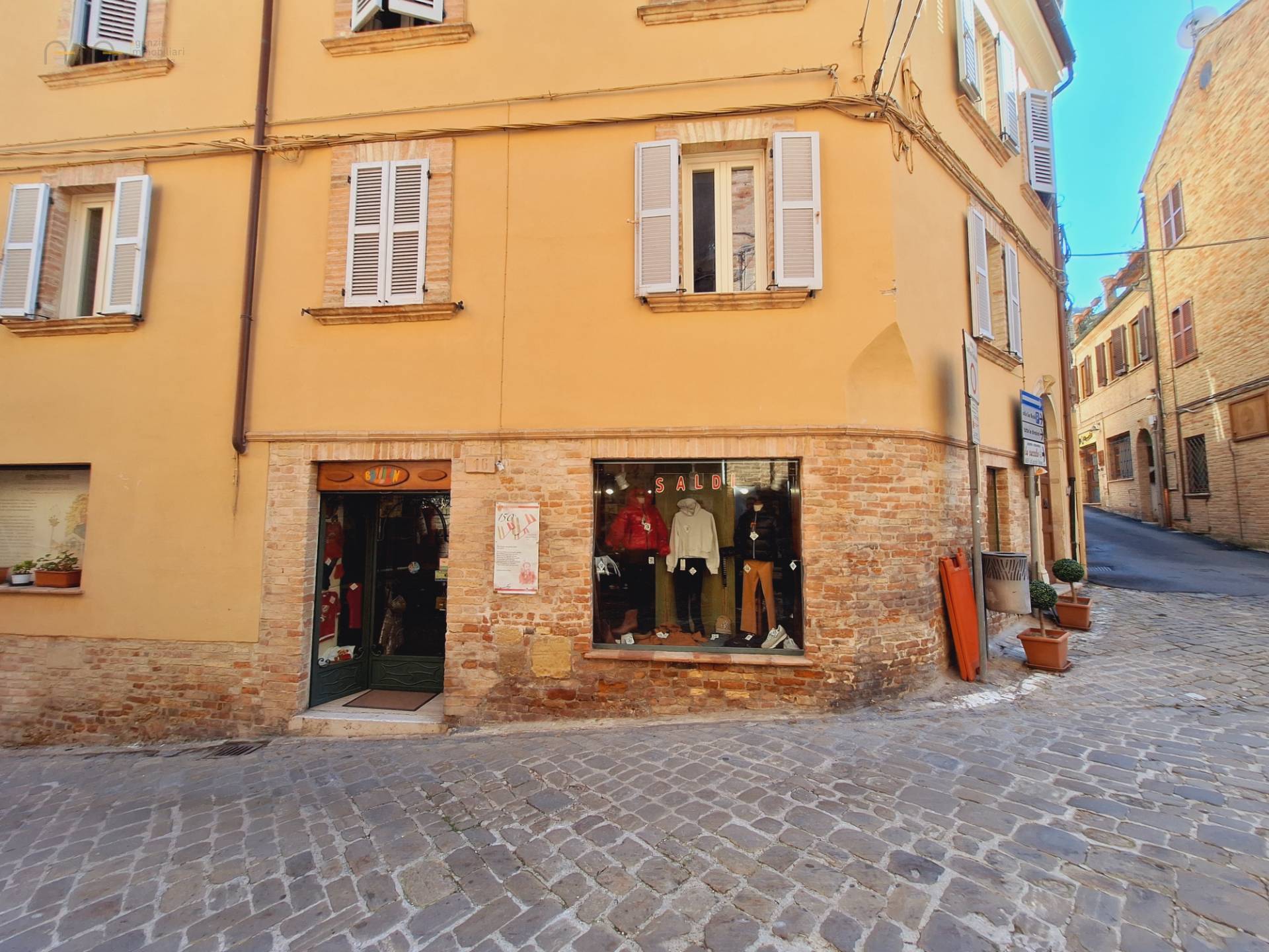 Locale Commerciale in vendita a Ripatransone, Centrale / Centro Storico (vecchio Incasato Medievale)