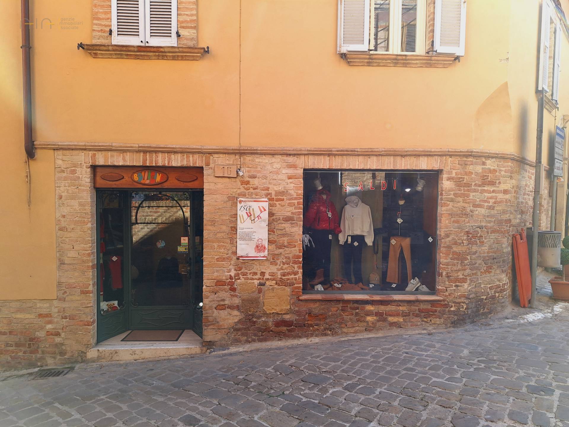 Locale Commerciale in vendita a Ripatransone, Centrale / Centro Storico (vecchio Incasato Medievale)